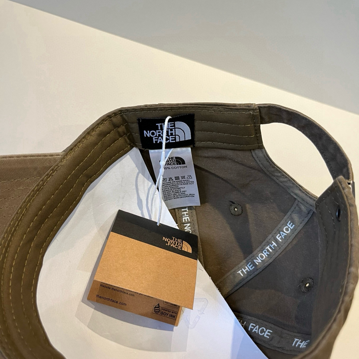 
北面♥️棒球帽🧢官网新品棒球帽，原单品质火爆来袭 🔥🎩 工艺非常精美 高档大气上档次！低调奢华，方便携