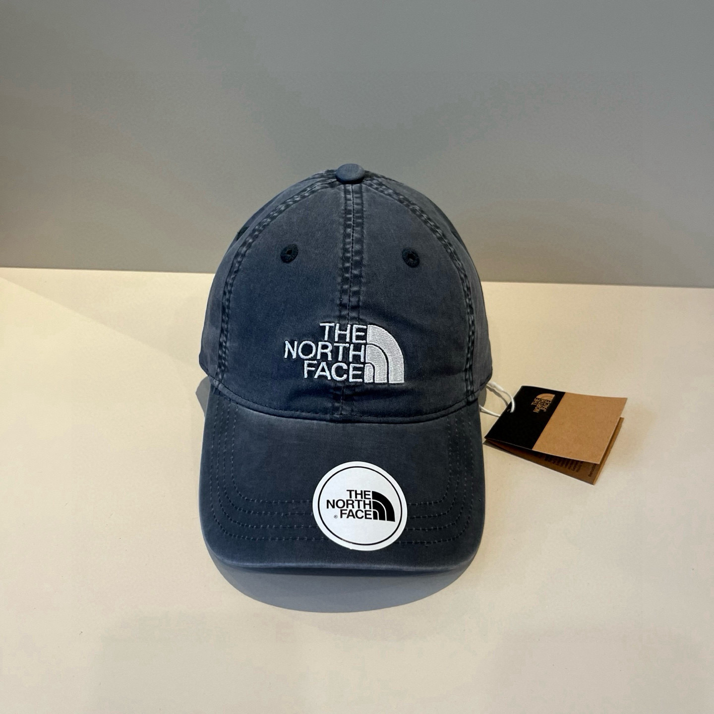 
北面♥️棒球帽🧢官网新品棒球帽，原单品质火爆来袭 🔥🎩 工艺非常精美 高档大气上档次！低调奢华，方便携