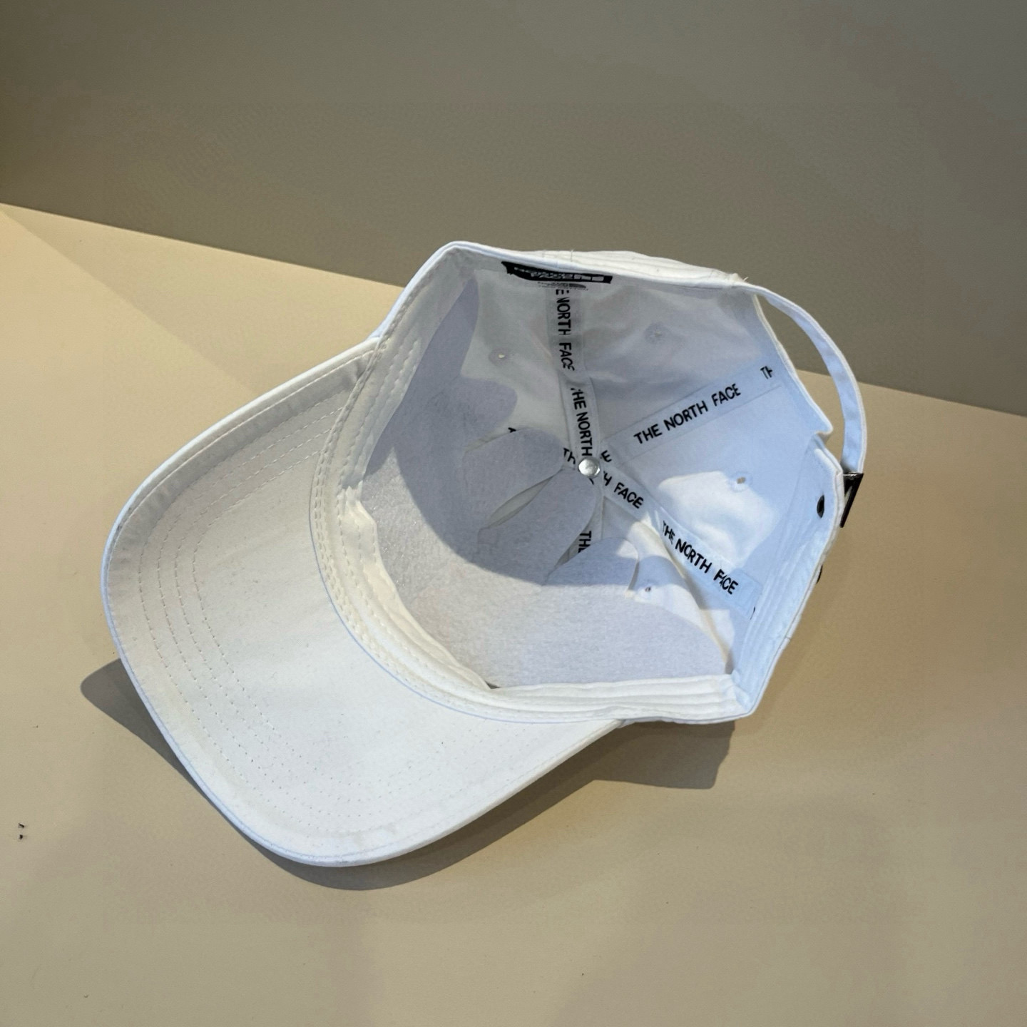 
北面♥️棒球帽🧢官网新品棒球帽，原单品质火爆来袭 🔥🎩 工艺非常精美 高档大气上档次！低调奢华，方便携