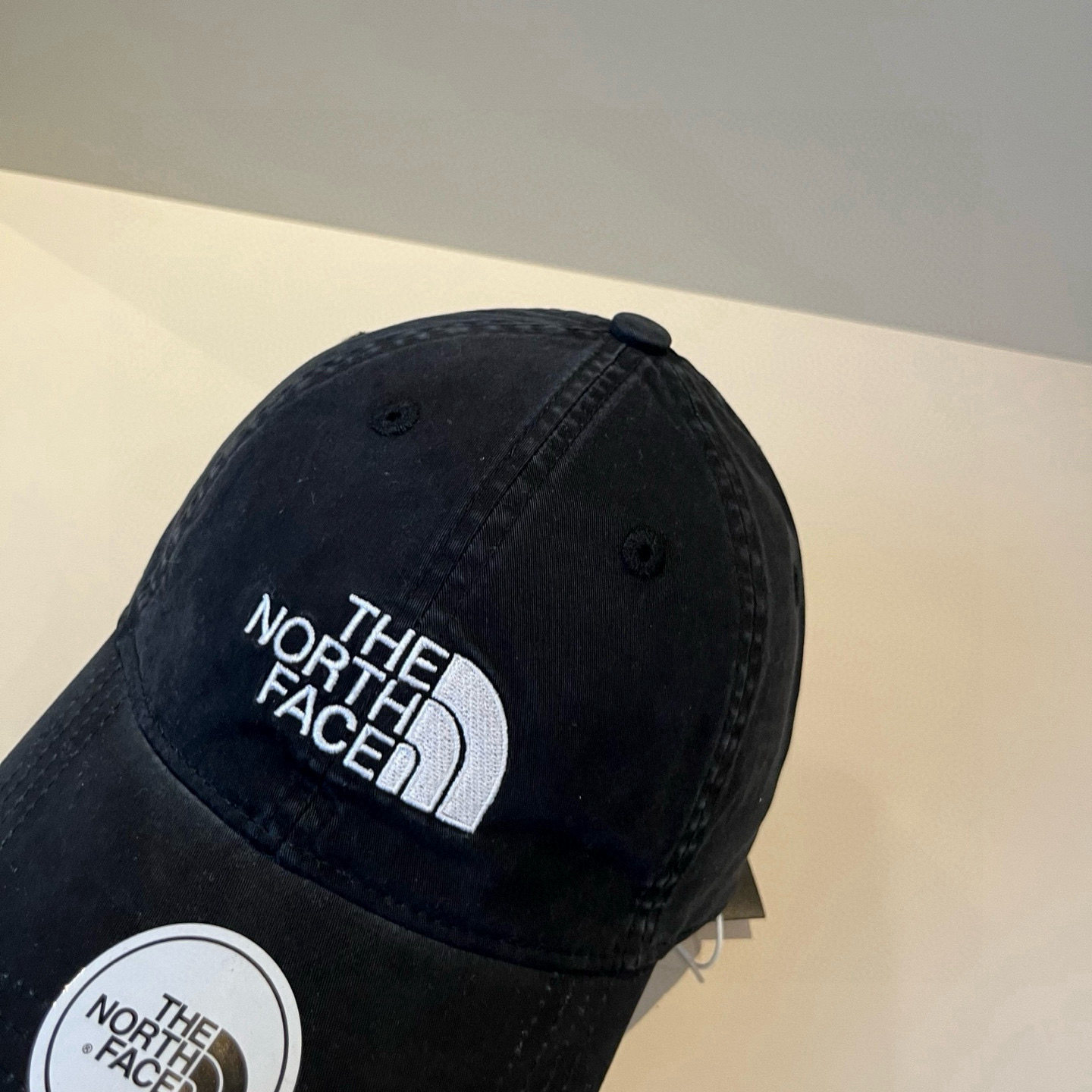 
北面♥️棒球帽🧢官网新品棒球帽，原单品质火爆来袭 🔥🎩 工艺非常精美 高档大气上档次！低调奢华，方便携