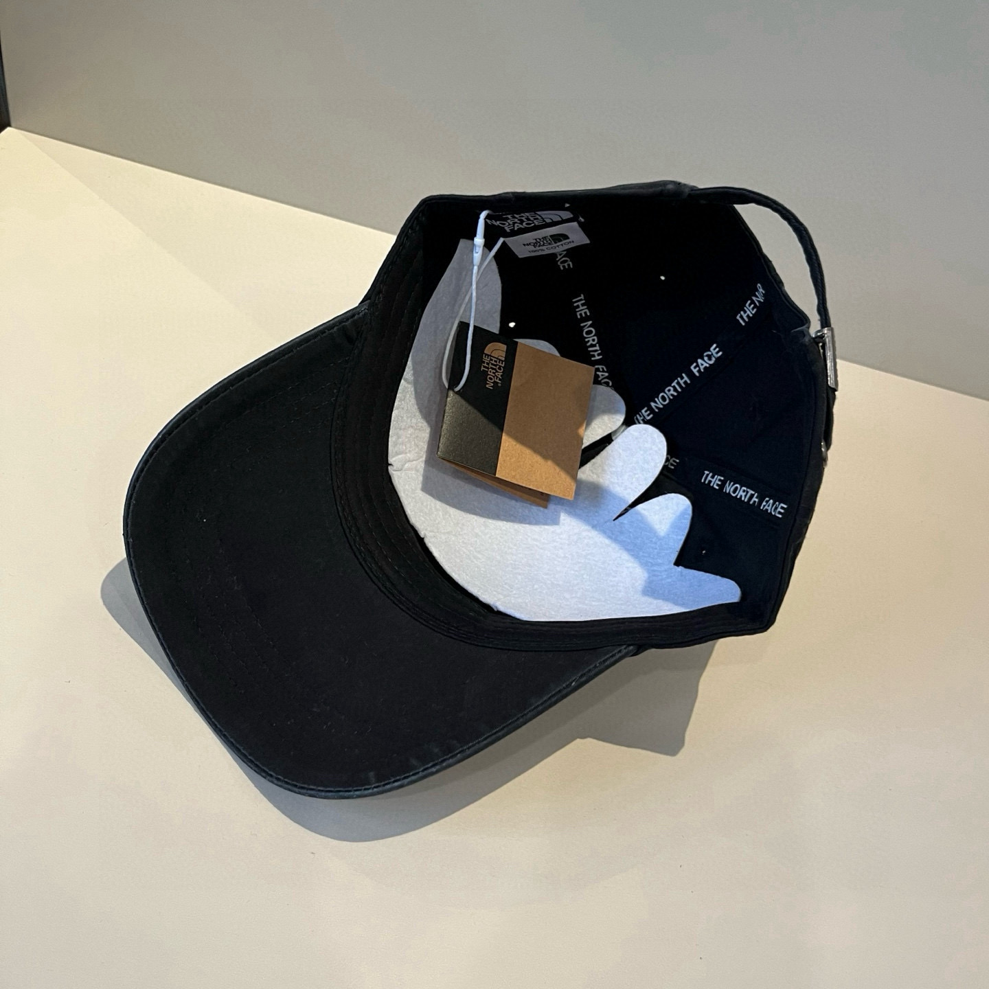 
北面♥️棒球帽🧢官网新品棒球帽，原单品质火爆来袭 🔥🎩 工艺非常精美 高档大气上档次！低调奢华，方便携