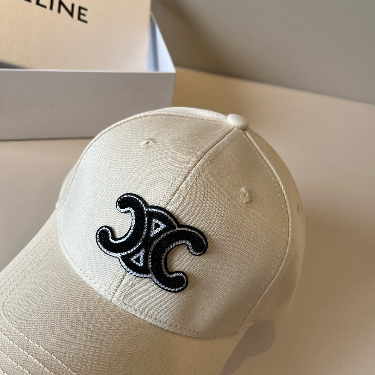 【CELINE赛琳】新款经典休闲潮流款 棒球帽🧢日韩风格，随便搭配都超好看！出门旅游，绝对要入手的一款