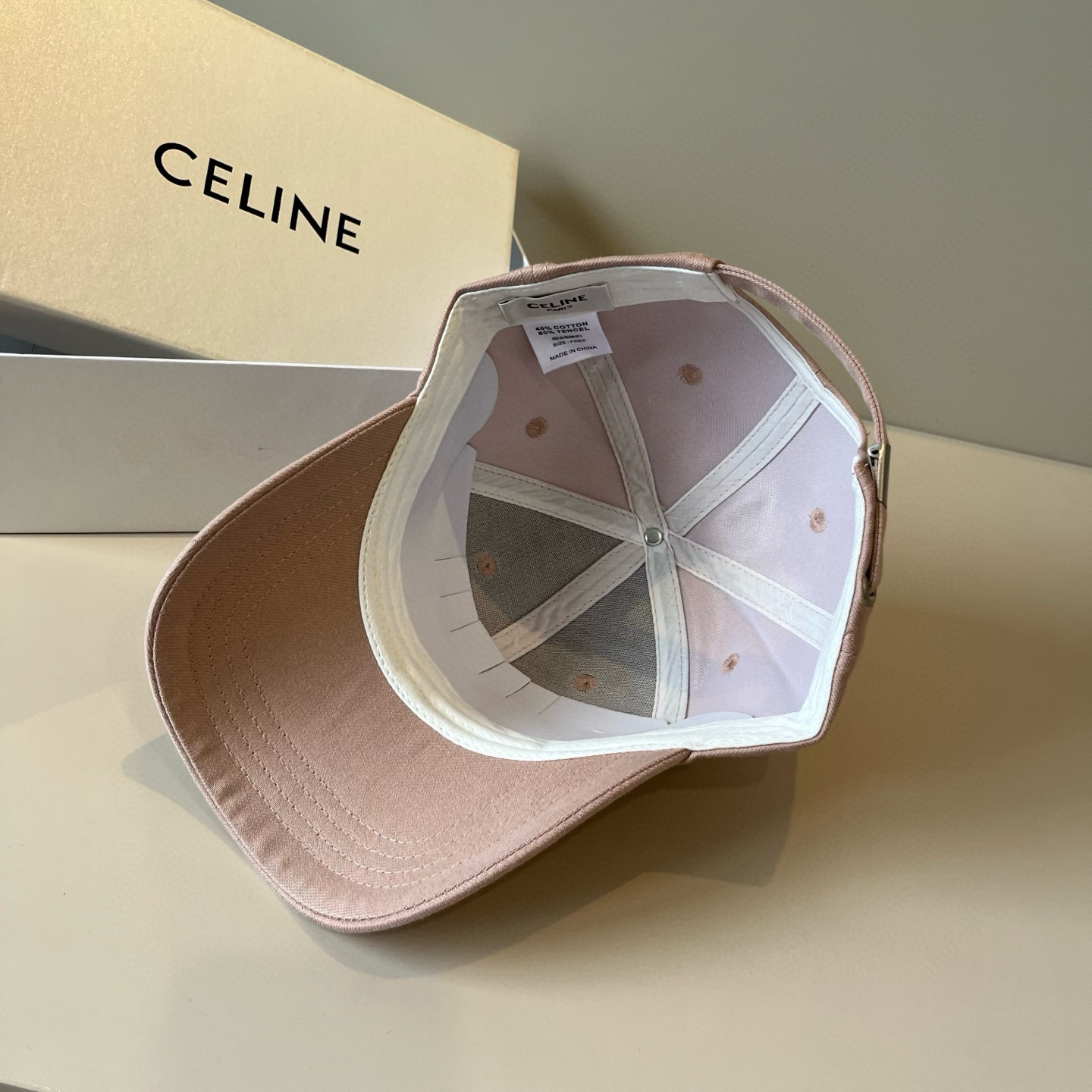 【CELINE赛琳】新款经典休闲潮流款 棒球帽🧢日韩风格，随便搭配都超好看！出门旅游，绝对要入手的一款