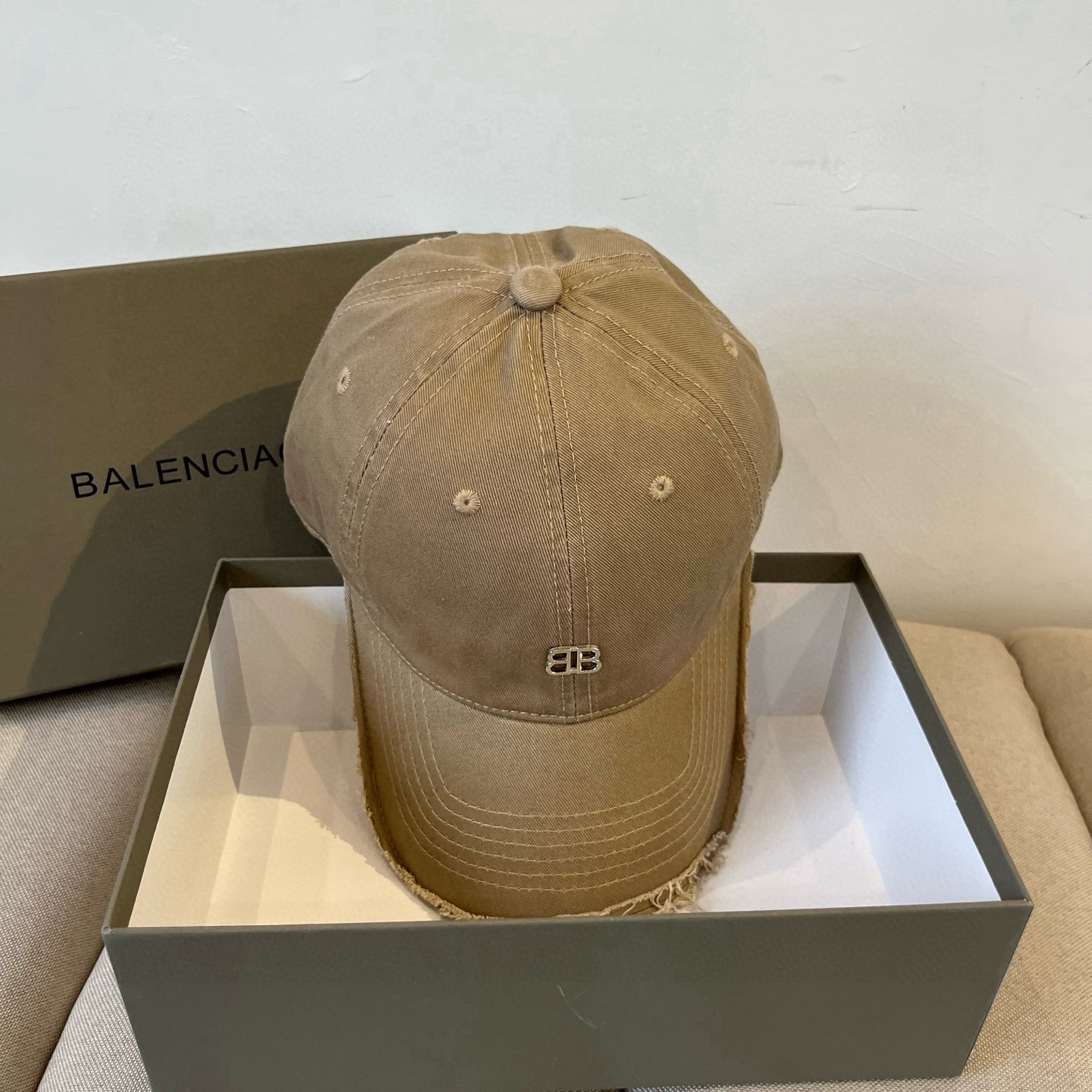  BALENCIAGA巴黎世家新款logo棒球帽，很酷的色系，男女佩戴都有不同style，第一批抢先出货