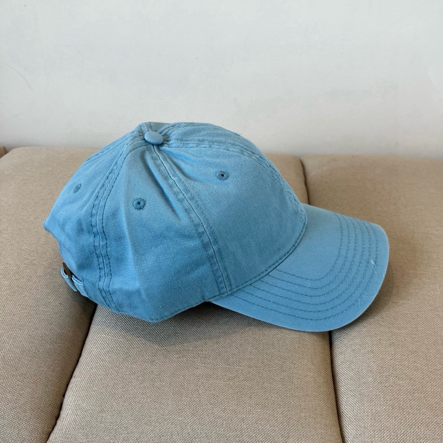  BALENCIAGA巴黎世家新款logo棒球帽，很酷的色系，男女佩戴都有不同style，第一批抢先出货