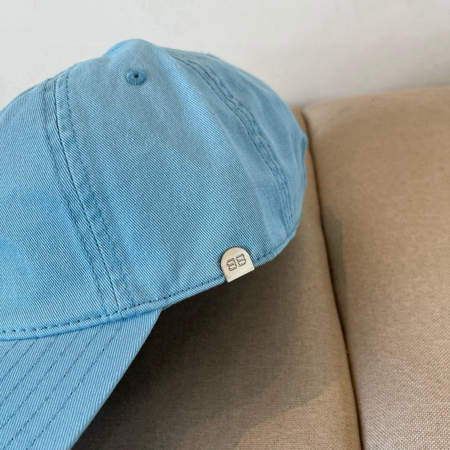  BALENCIAGA巴黎世家新款logo棒球帽，很酷的色系，男女佩戴都有不同style，第一批抢先出货