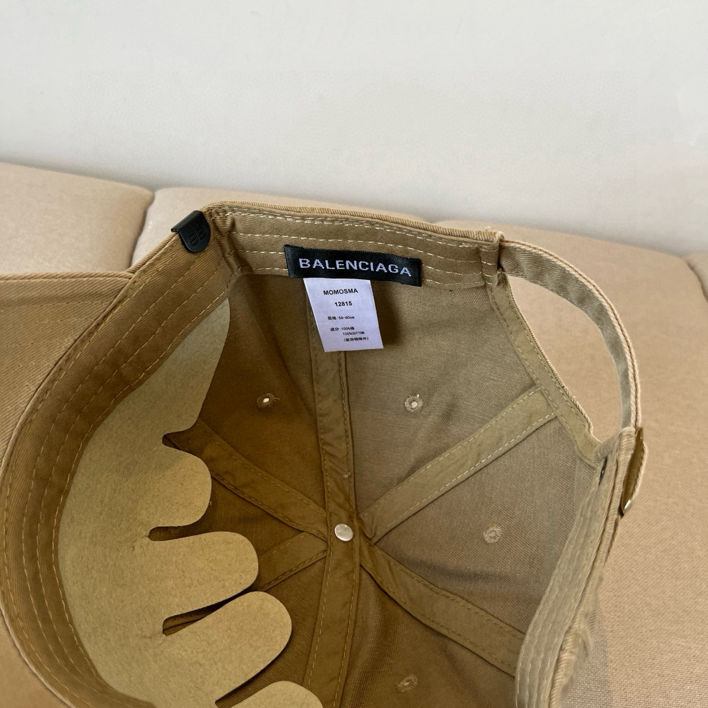  BALENCIAGA巴黎世家新款logo棒球帽，很酷的色系，男女佩戴都有不同style，第一批抢先出货