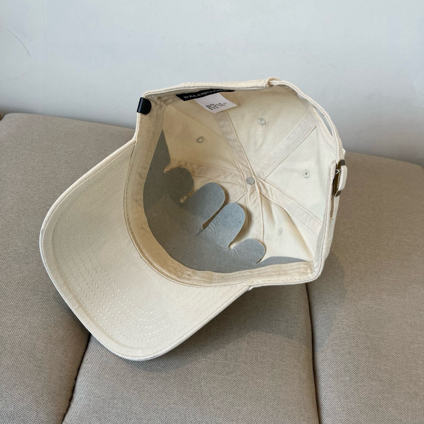  BALENCIAGA巴黎世家新款logo棒球帽，很酷的色系，男女佩戴都有不同style，第一批抢先出货