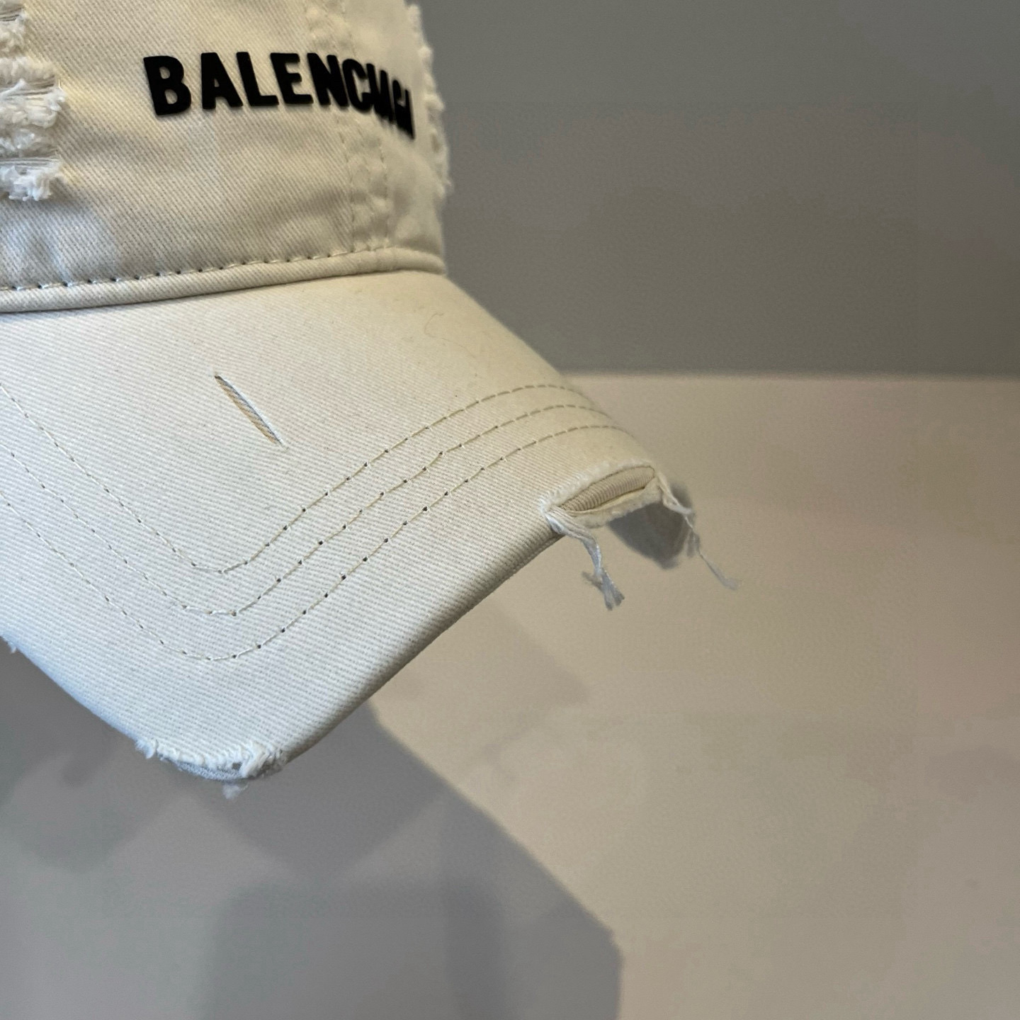  BALENCIAGA巴黎世家新款logo棒球帽，很酷的色系，男女佩戴都有不同style，第一批抢先出货