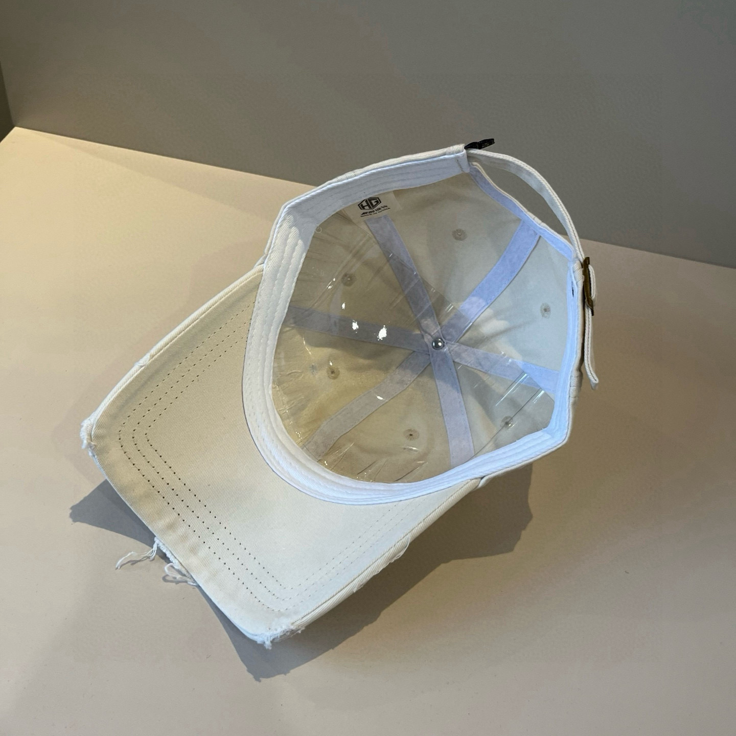  BALENCIAGA巴黎世家新款logo棒球帽，很酷的色系，男女佩戴都有不同style，第一批抢先出货