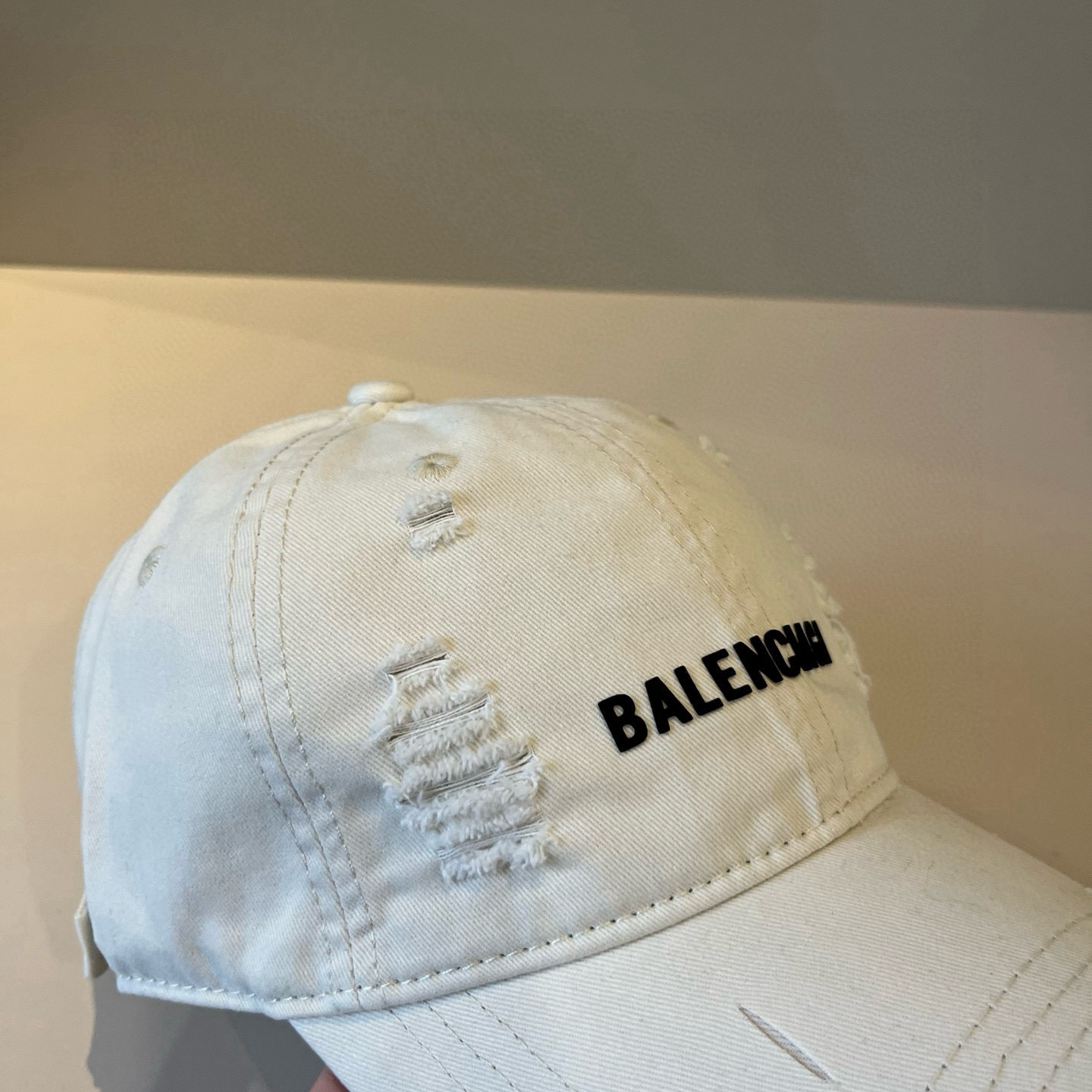  BALENCIAGA巴黎世家新款logo棒球帽，很酷的色系，男女佩戴都有不同style，第一批抢先出货