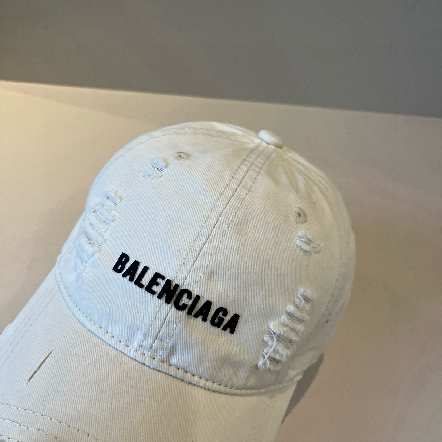  BALENCIAGA巴黎世家新款logo棒球帽，很酷的色系，男女佩戴都有不同style，第一批抢先出货