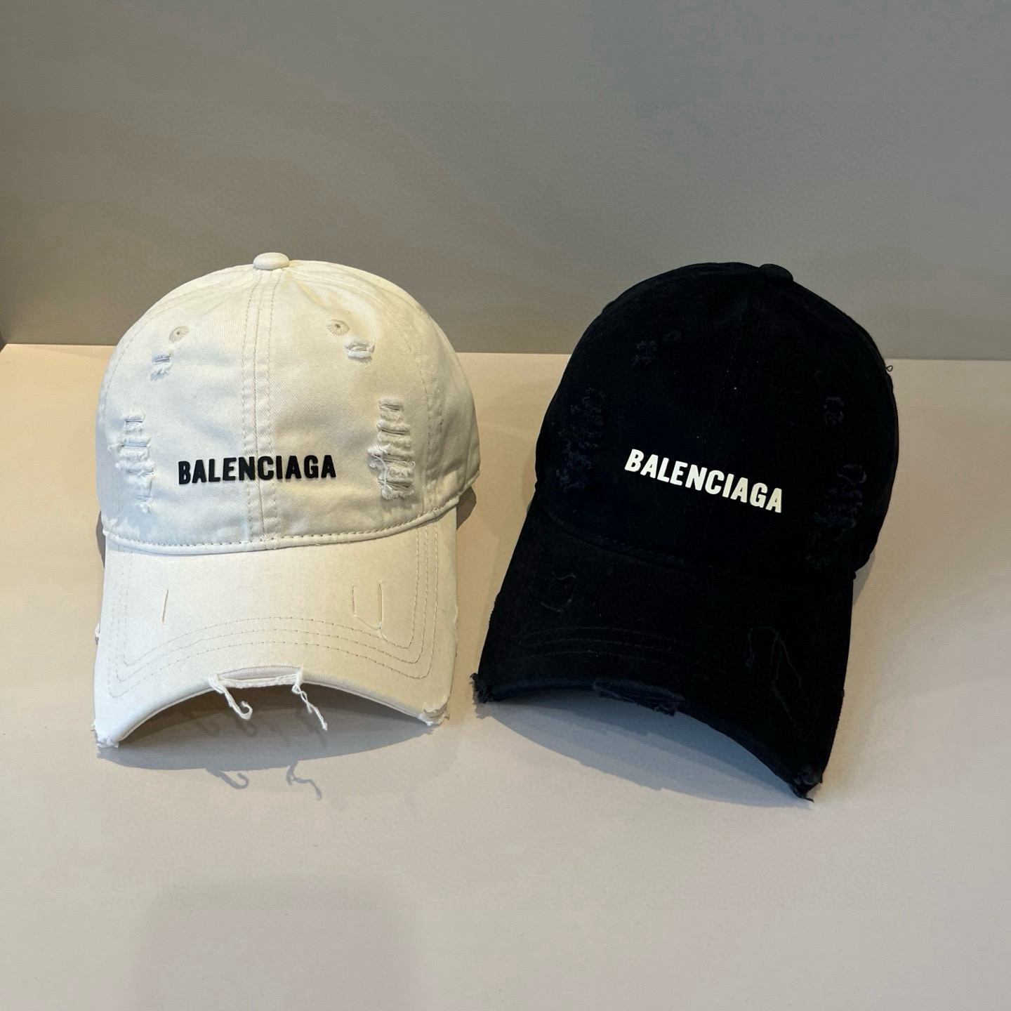  BALENCIAGA巴黎世家新款logo棒球帽，很酷的色系，男女佩戴都有不同style，第一批抢先出货