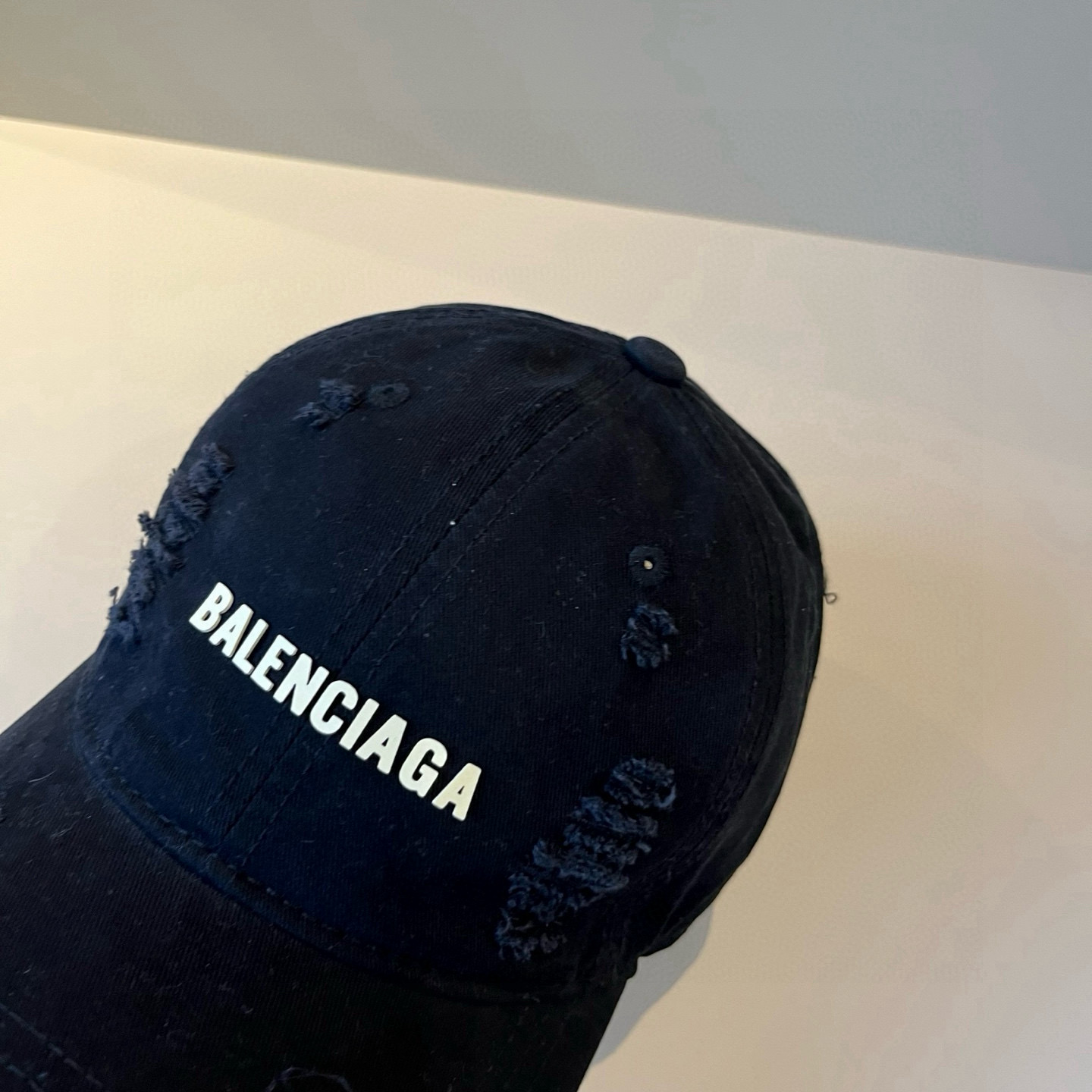  BALENCIAGA巴黎世家新款logo棒球帽，很酷的色系，男女佩戴都有不同style，第一批抢先出货