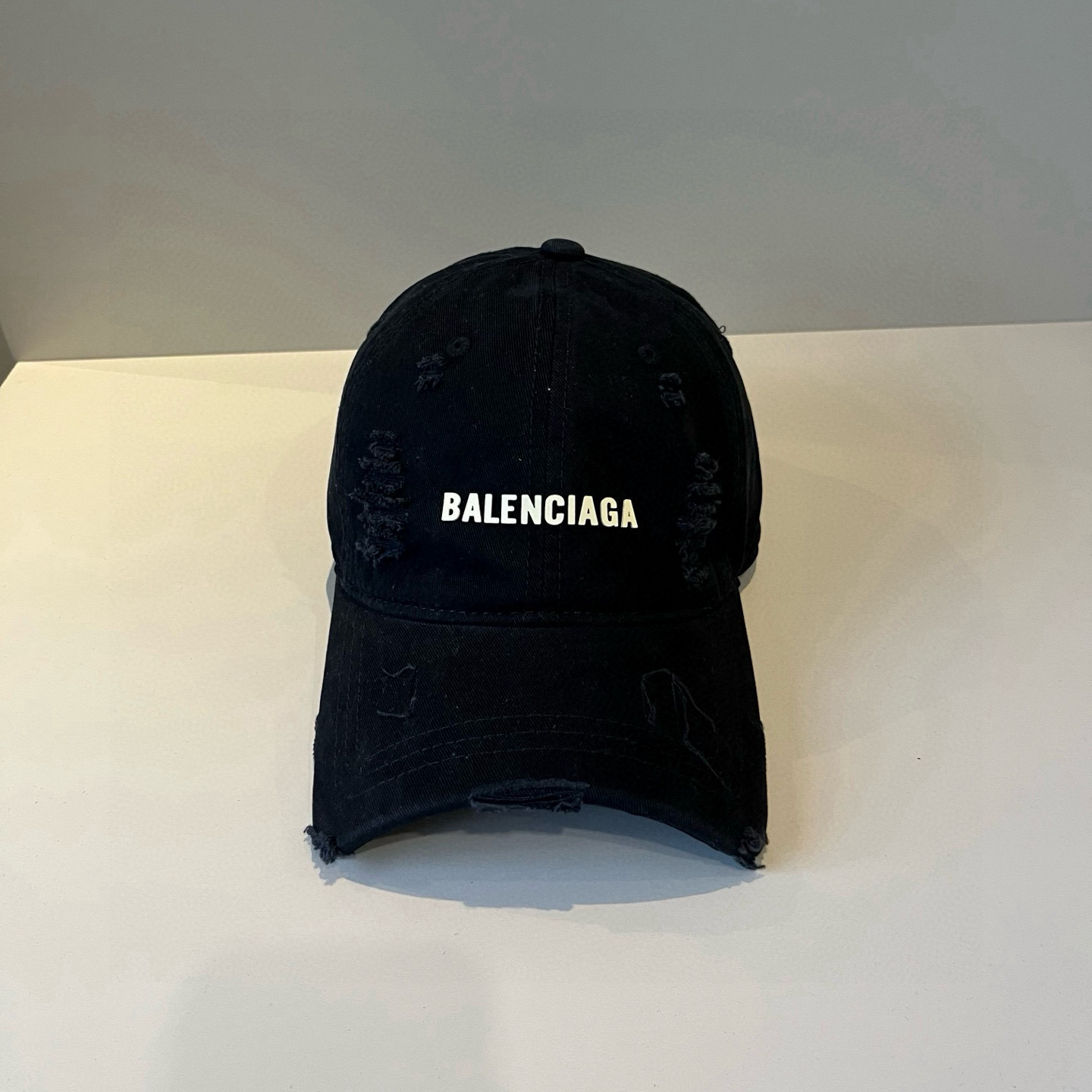  BALENCIAGA巴黎世家新款logo棒球帽，很酷的色系，男女佩戴都有不同style，第一批抢先出货