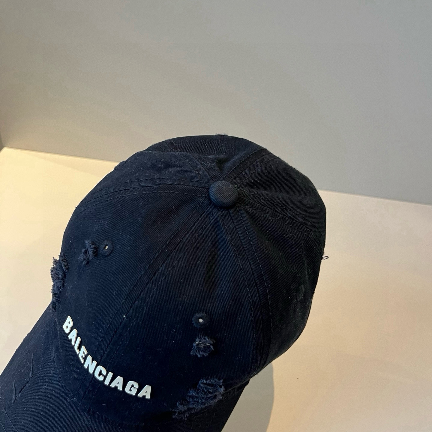  BALENCIAGA巴黎世家新款logo棒球帽，很酷的色系，男女佩戴都有不同style，第一批抢先出货