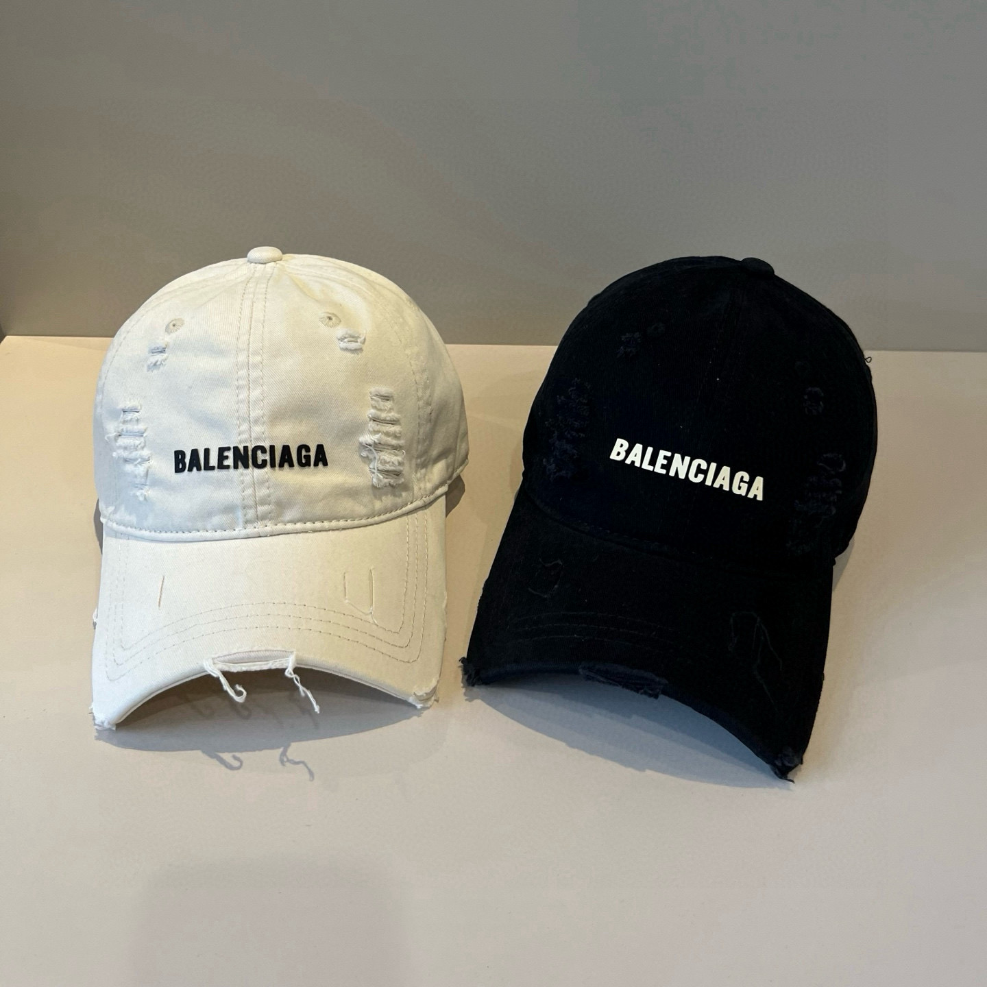  BALENCIAGA巴黎世家新款logo棒球帽，很酷的色系，男女佩戴都有不同style，第一批抢先出货