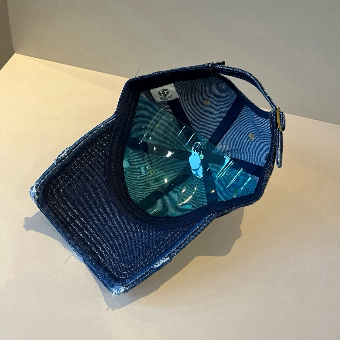  BALENCIAGA巴黎世家新款logo棒球帽，很酷的色系，男女佩戴都有不同style，第一批抢先出货