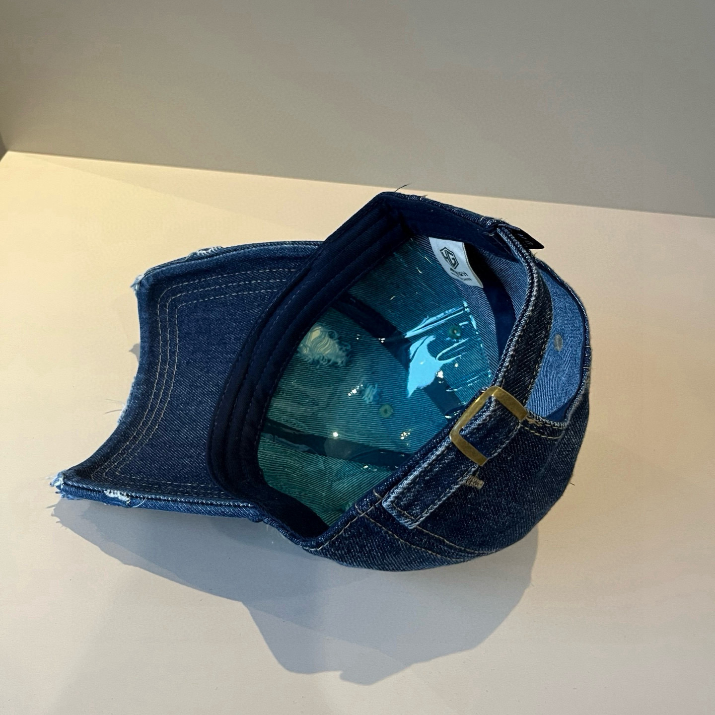  BALENCIAGA巴黎世家新款logo棒球帽，很酷的色系，男女佩戴都有不同style，第一批抢先出货