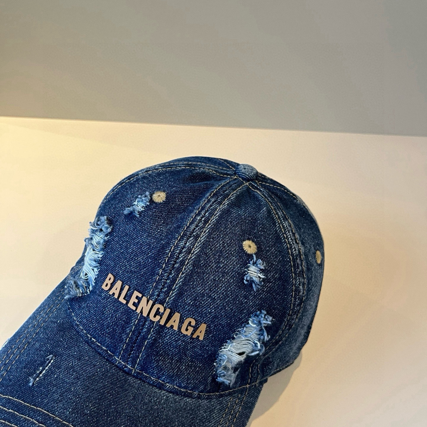  BALENCIAGA巴黎世家新款logo棒球帽，很酷的色系，男女佩戴都有不同style，第一批抢先出货