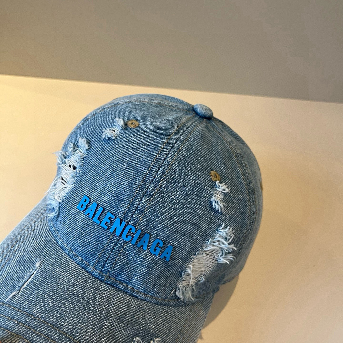  BALENCIAGA巴黎世家新款logo棒球帽，很酷的色系，男女佩戴都有不同style，第一批抢先出货