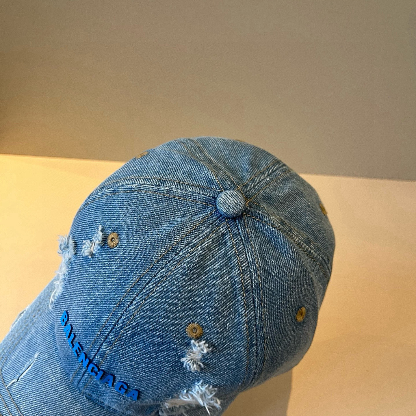  BALENCIAGA巴黎世家新款logo棒球帽，很酷的色系，男女佩戴都有不同style，第一批抢先出货