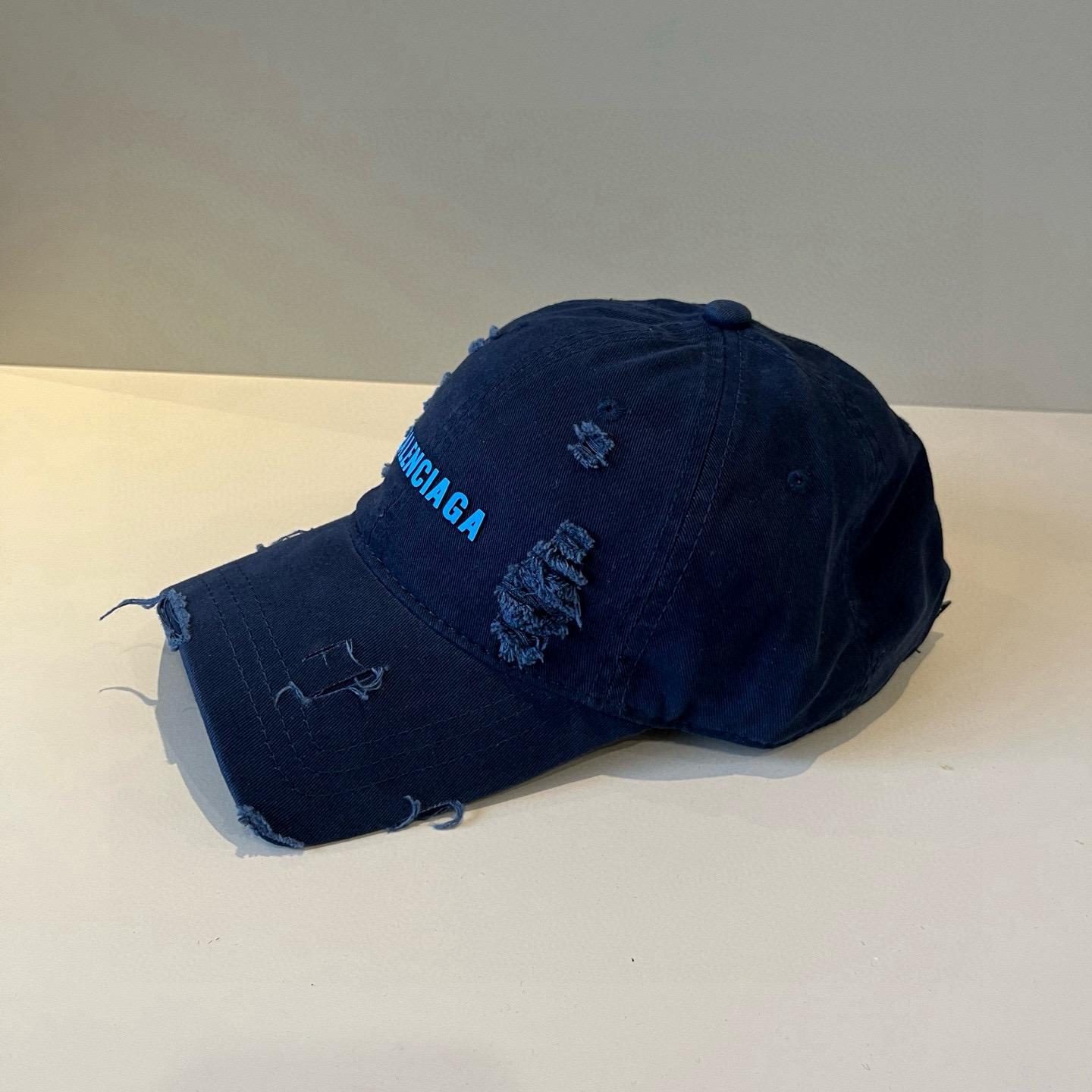  BALENCIAGA巴黎世家新款logo棒球帽，很酷的色系，男女佩戴都有不同style，第一批抢先出货