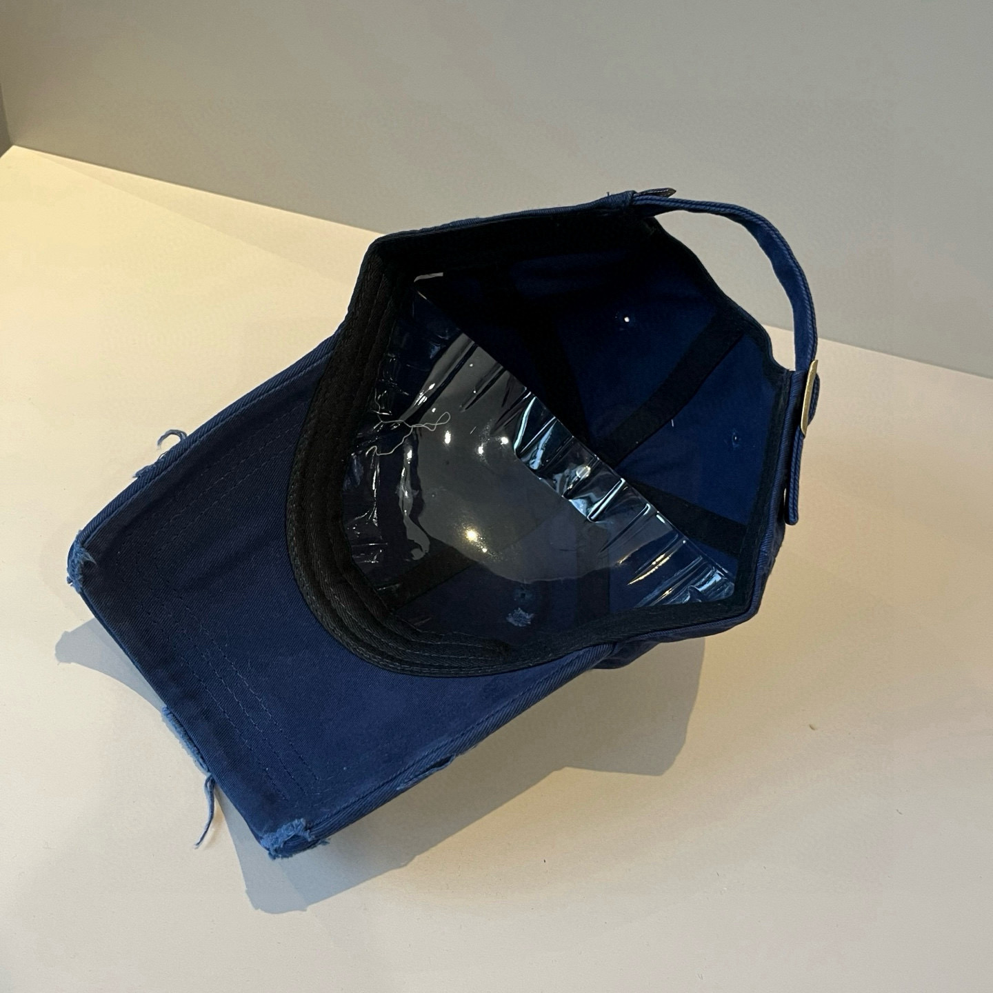  BALENCIAGA巴黎世家新款logo棒球帽，很酷的色系，男女佩戴都有不同style，第一批抢先出货