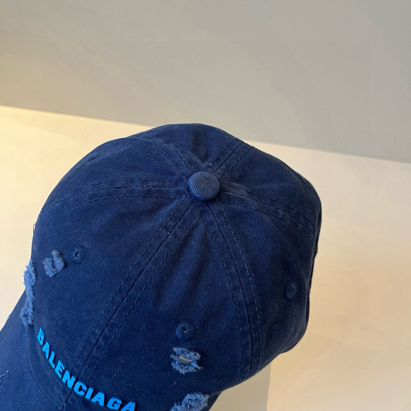  BALENCIAGA巴黎世家新款logo棒球帽，很酷的色系，男女佩戴都有不同style，第一批抢先出货