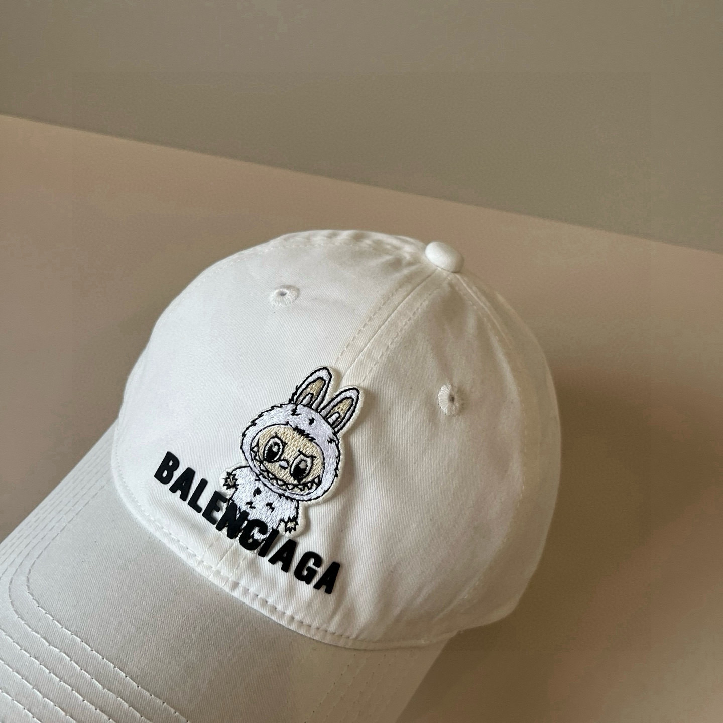  BALENCIAGA巴黎世家新款logo棒球帽，很酷的色系，男女佩戴都有不同style，第一批抢先出货