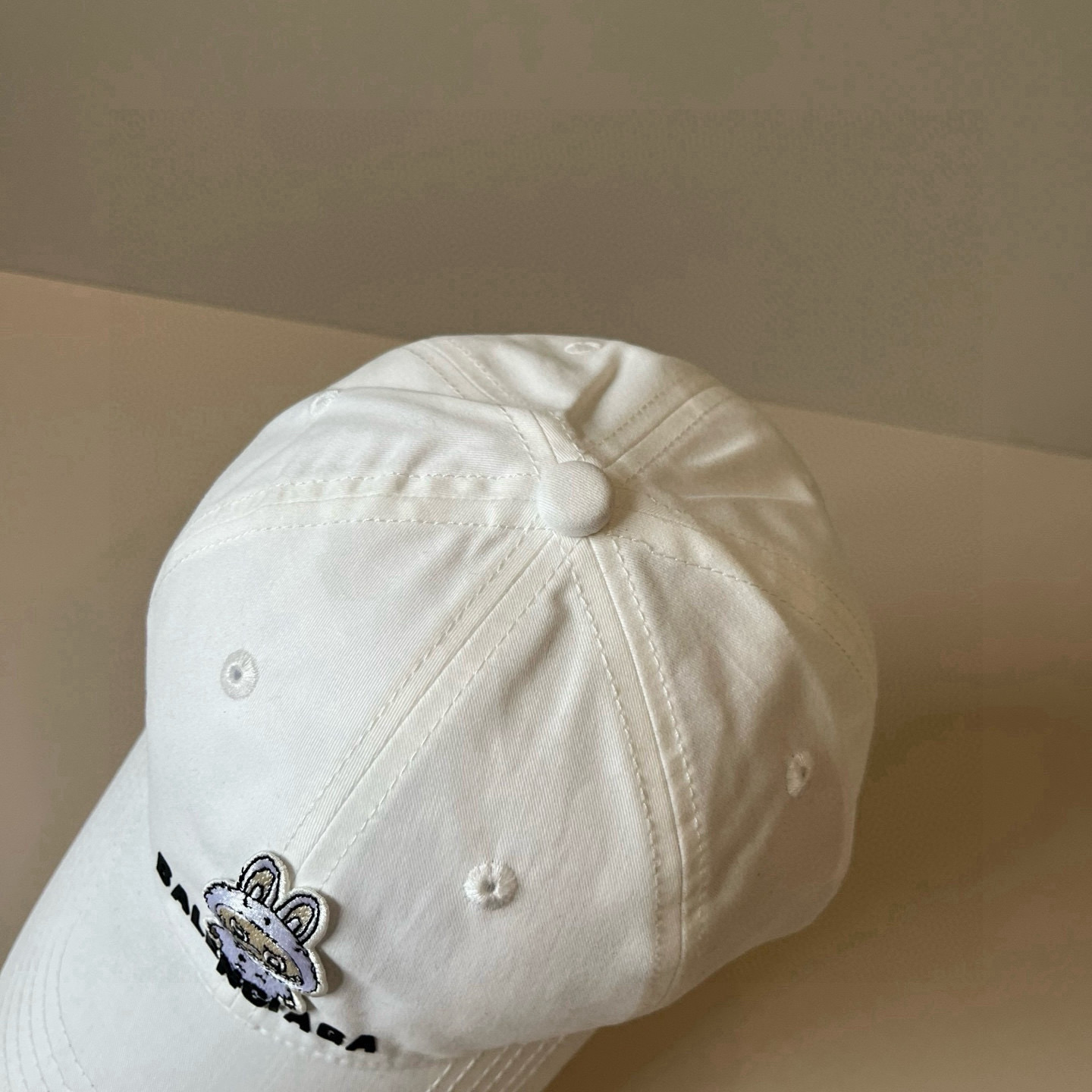  BALENCIAGA巴黎世家新款logo棒球帽，很酷的色系，男女佩戴都有不同style，第一批抢先出货