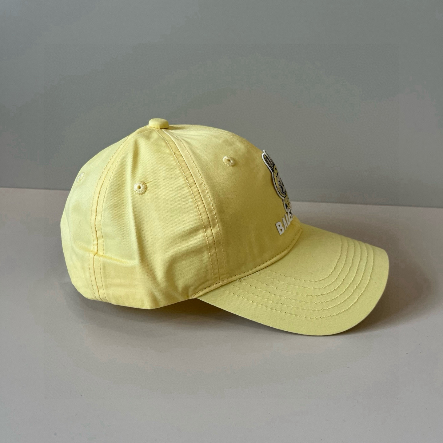  BALENCIAGA巴黎世家新款logo棒球帽，很酷的色系，男女佩戴都有不同style，第一批抢先出货