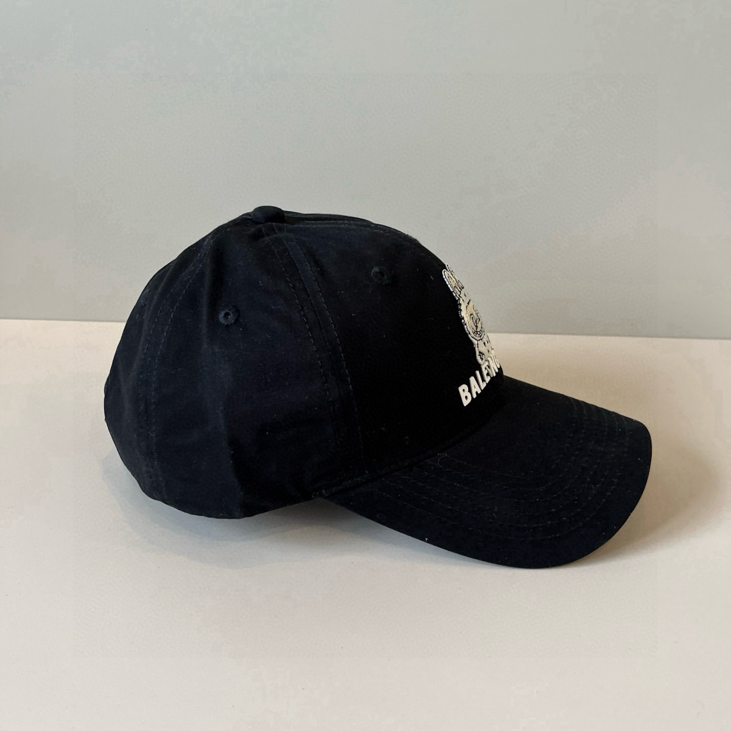  BALENCIAGA巴黎世家新款logo棒球帽，很酷的色系，男女佩戴都有不同style，第一批抢先出货