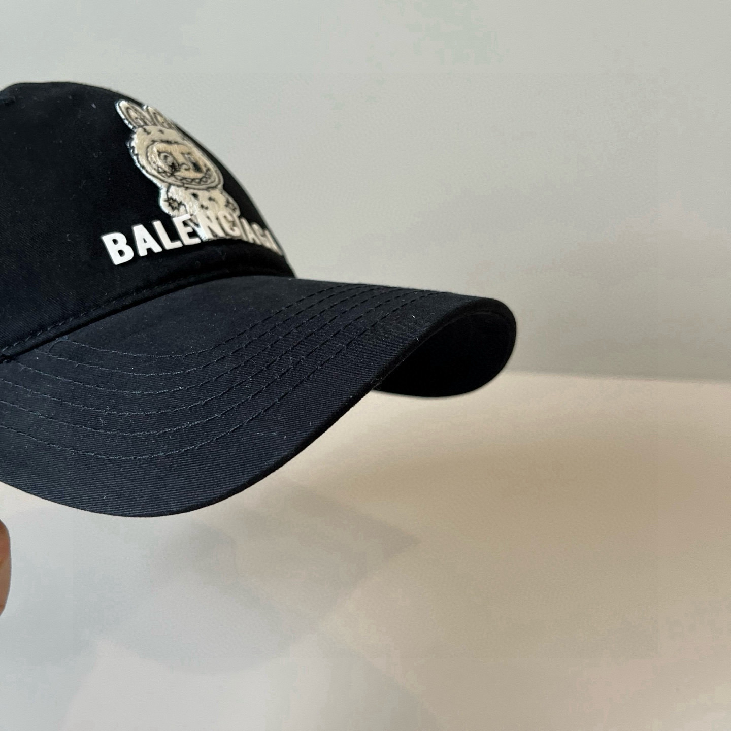  BALENCIAGA巴黎世家新款logo棒球帽，很酷的色系，男女佩戴都有不同style，第一批抢先出货