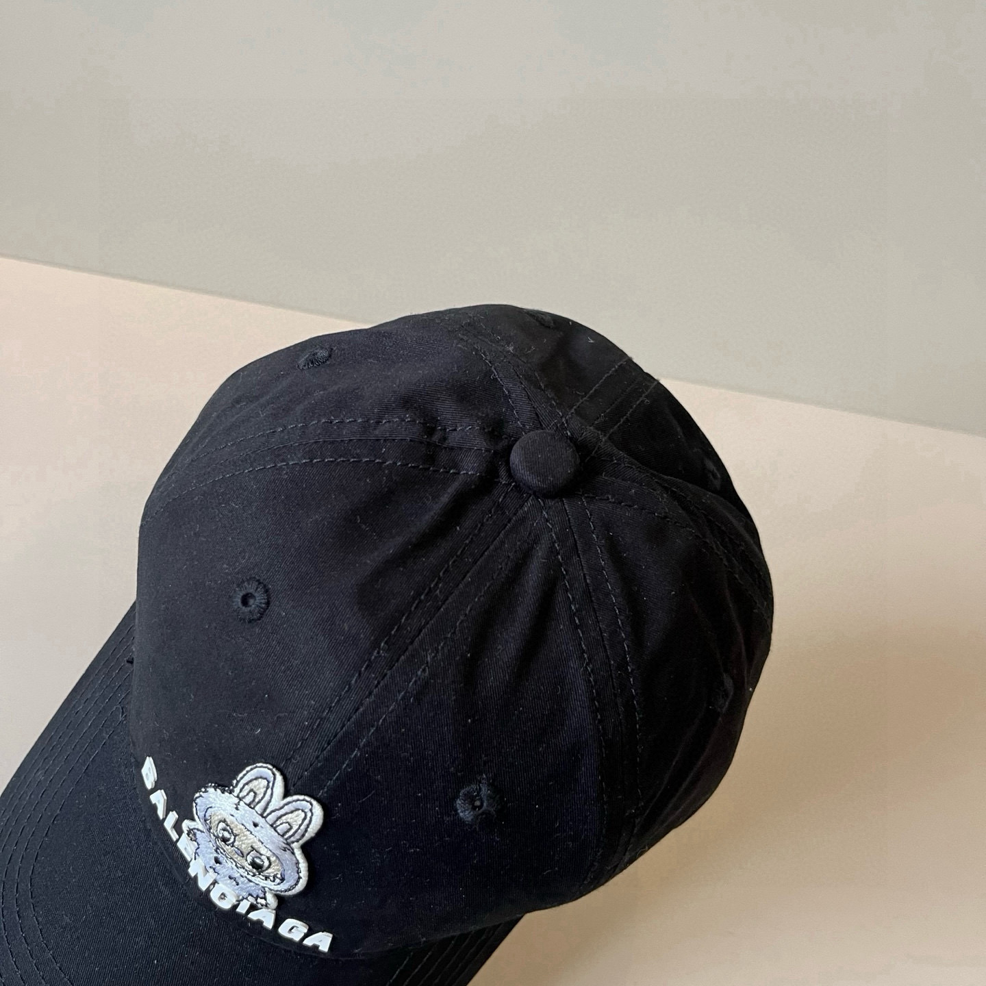  BALENCIAGA巴黎世家新款logo棒球帽，很酷的色系，男女佩戴都有不同style，第一批抢先出货