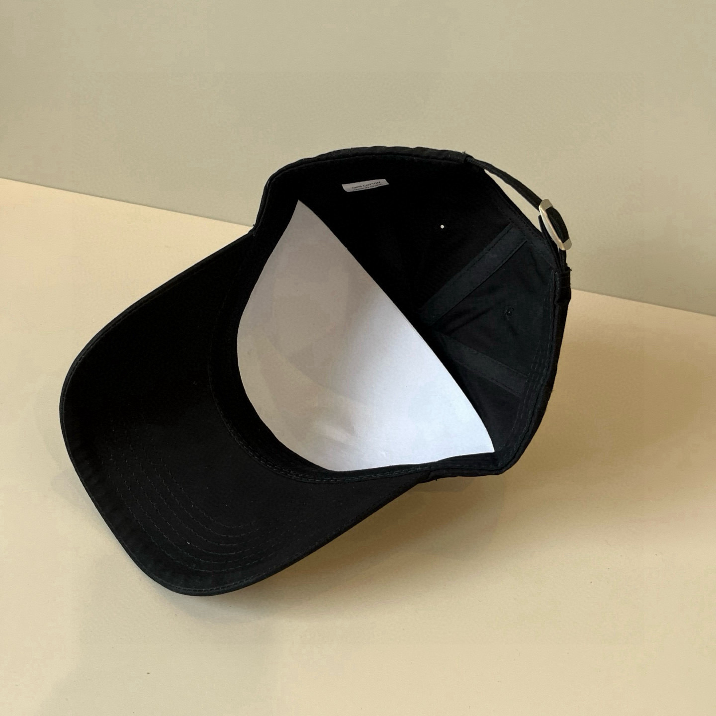  BALENCIAGA巴黎世家新款logo棒球帽，很酷的色系，男女佩戴都有不同style，第一批抢先出货