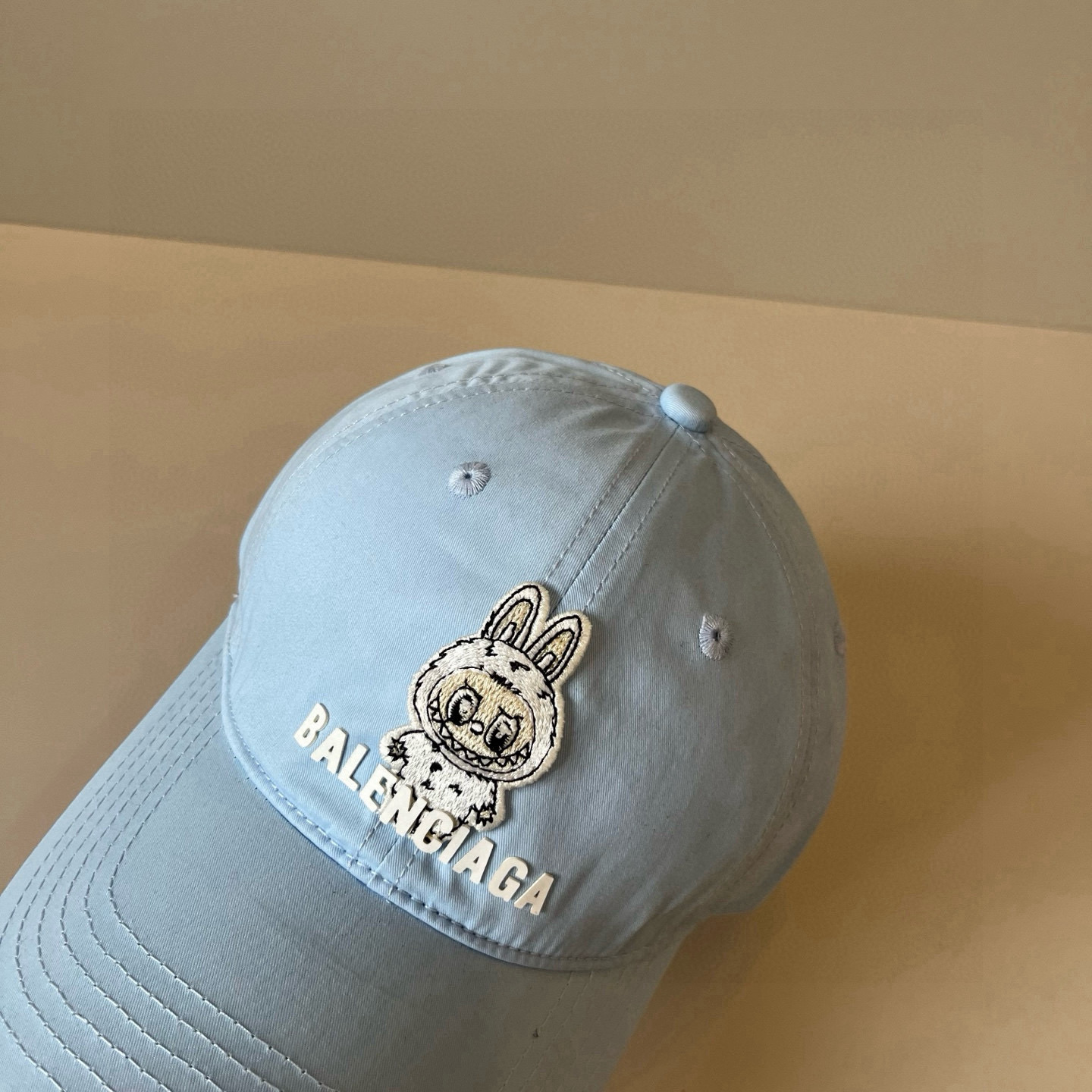  BALENCIAGA巴黎世家新款logo棒球帽，很酷的色系，男女佩戴都有不同style，第一批抢先出货