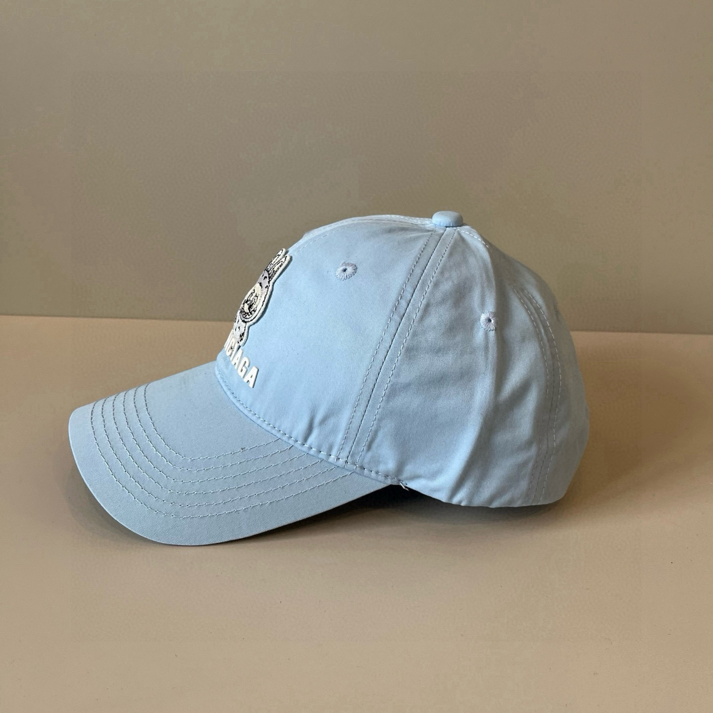  BALENCIAGA巴黎世家新款logo棒球帽，很酷的色系，男女佩戴都有不同style，第一批抢先出货