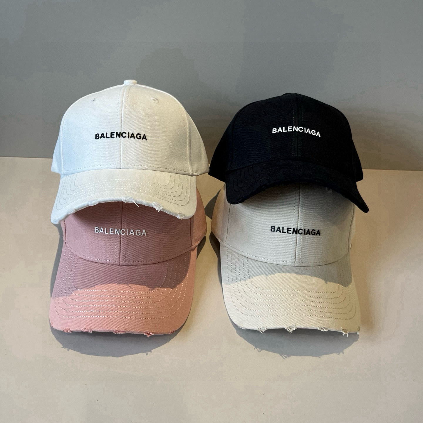  BALENCIAGA巴黎世家新款logo棒球帽，很酷的色系，男女佩戴都有不同style，第一批抢先出货