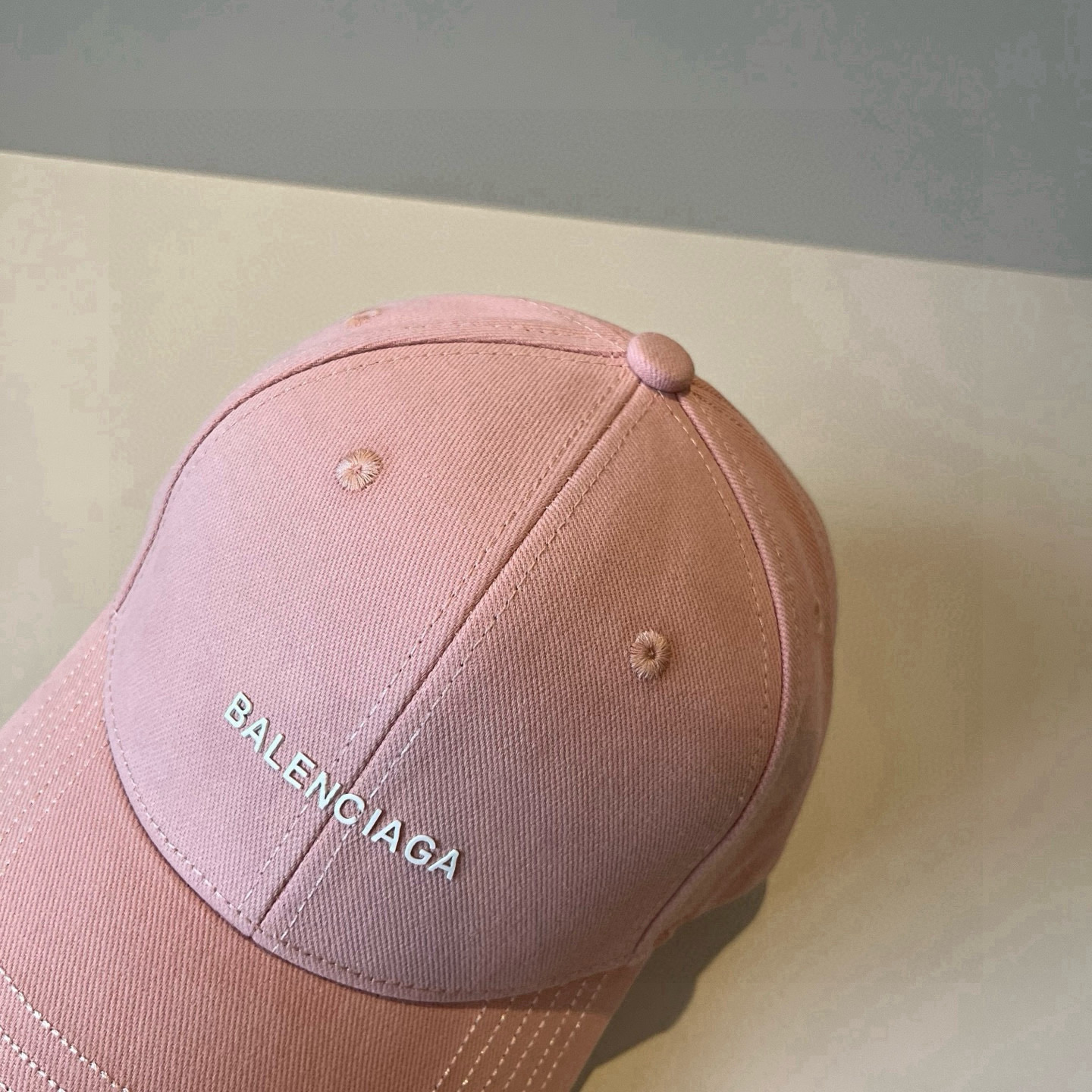  BALENCIAGA巴黎世家新款logo棒球帽，很酷的色系，男女佩戴都有不同style，第一批抢先出货