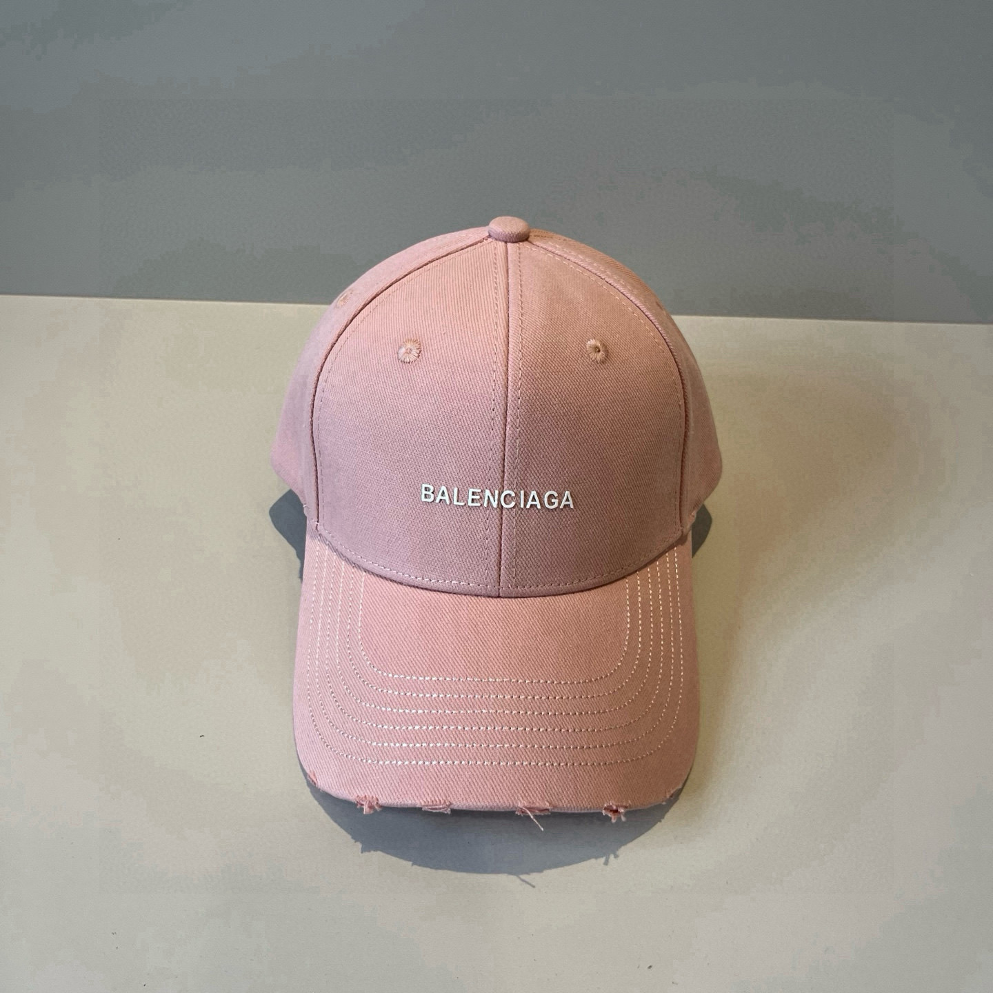  BALENCIAGA巴黎世家新款logo棒球帽，很酷的色系，男女佩戴都有不同style，第一批抢先出货