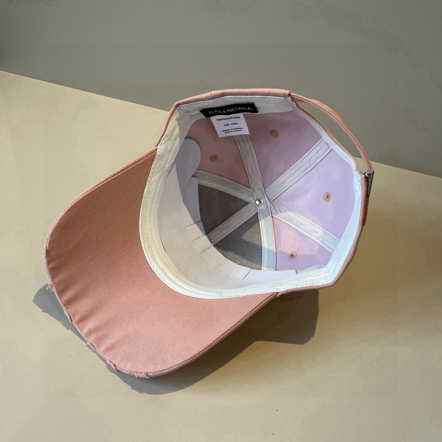  BALENCIAGA巴黎世家新款logo棒球帽，很酷的色系，男女佩戴都有不同style，第一批抢先出货