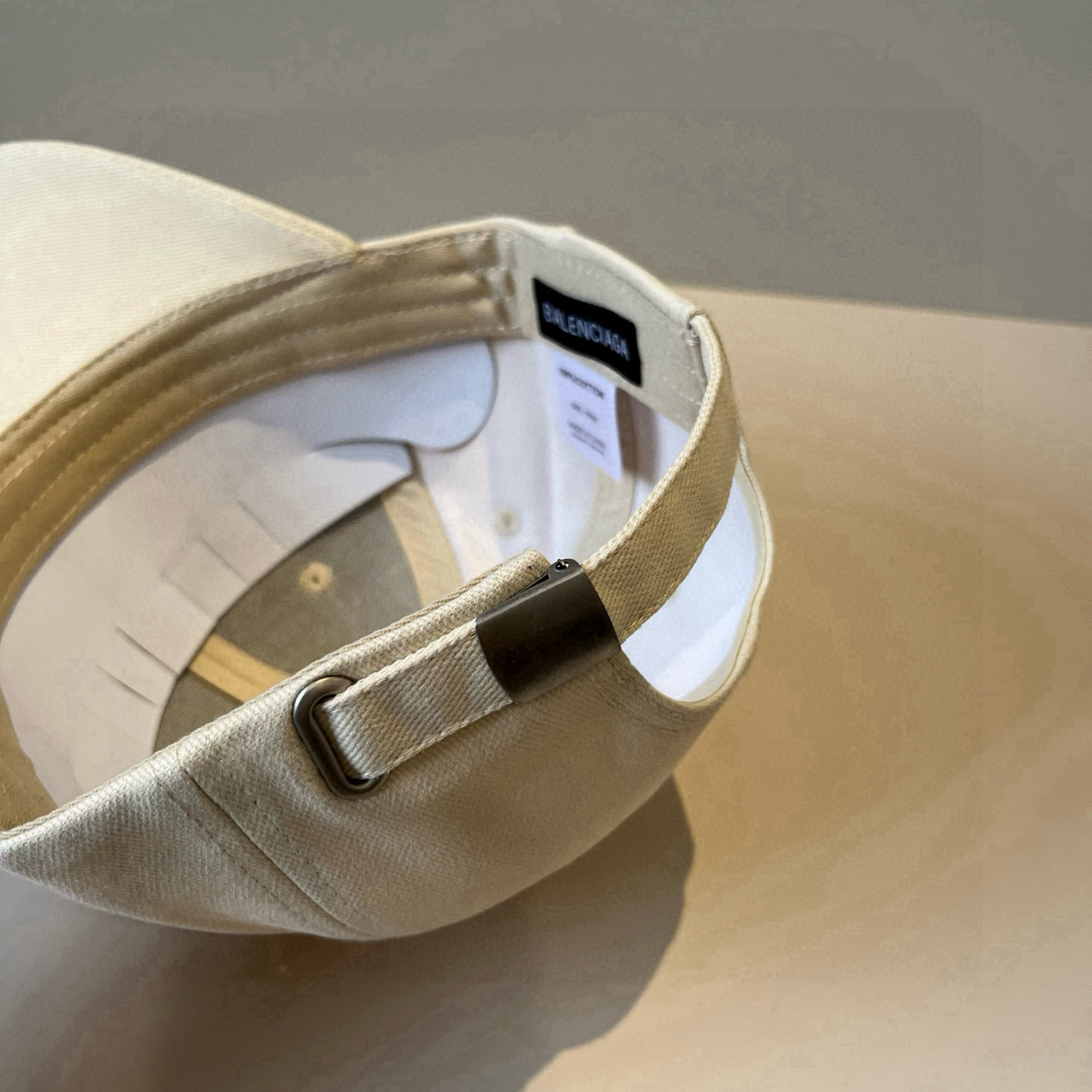  BALENCIAGA巴黎世家新款logo棒球帽，很酷的色系，男女佩戴都有不同style，第一批抢先出货