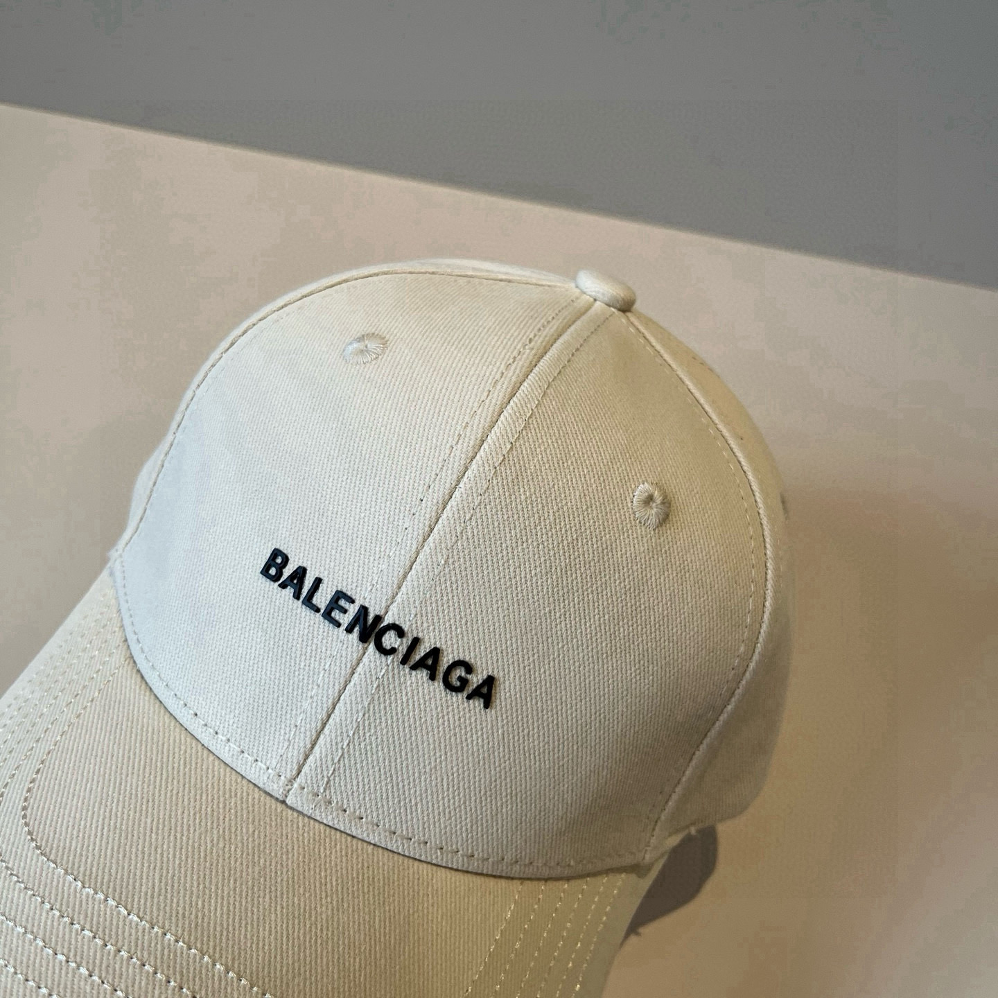  BALENCIAGA巴黎世家新款logo棒球帽，很酷的色系，男女佩戴都有不同style，第一批抢先出货