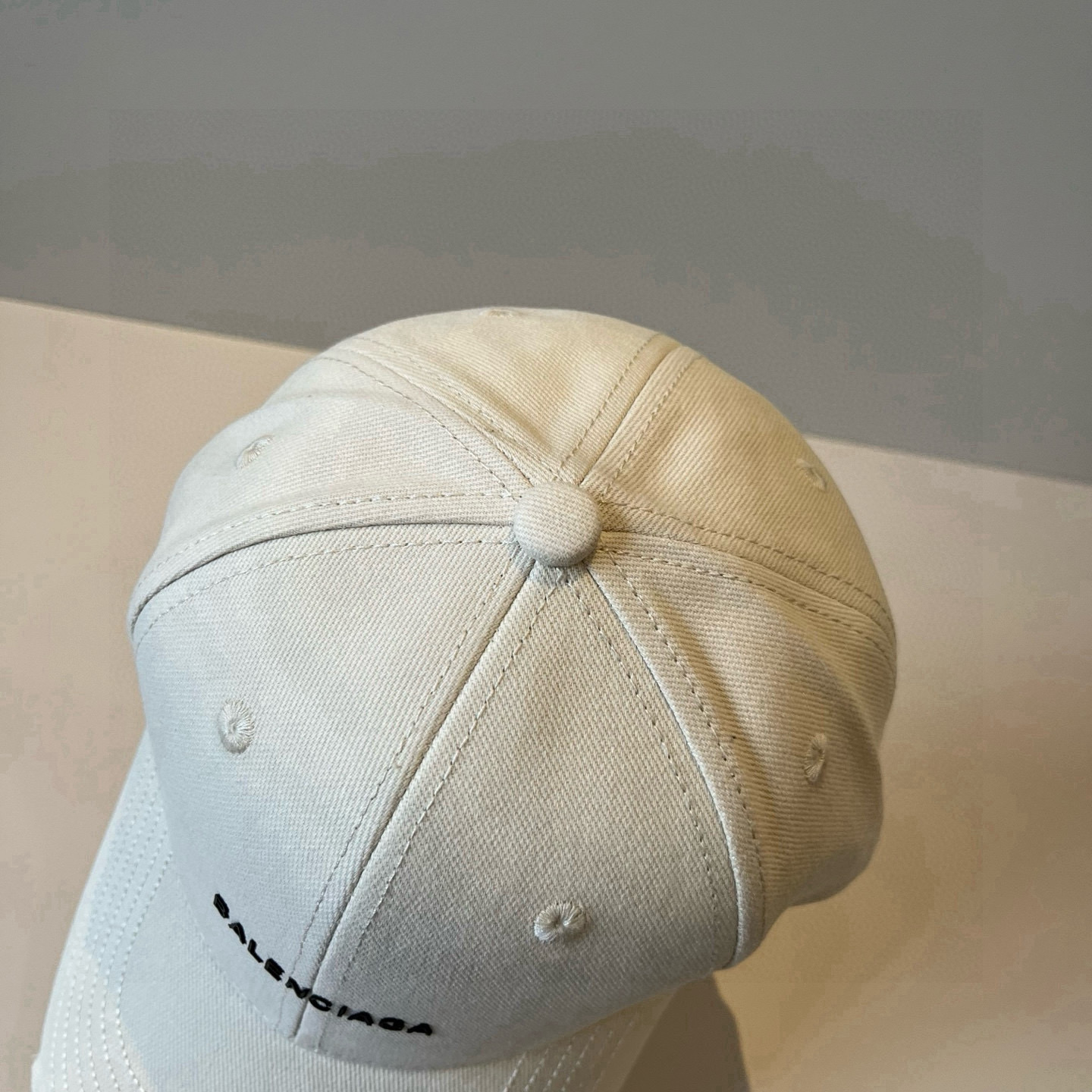  BALENCIAGA巴黎世家新款logo棒球帽，很酷的色系，男女佩戴都有不同style，第一批抢先出货