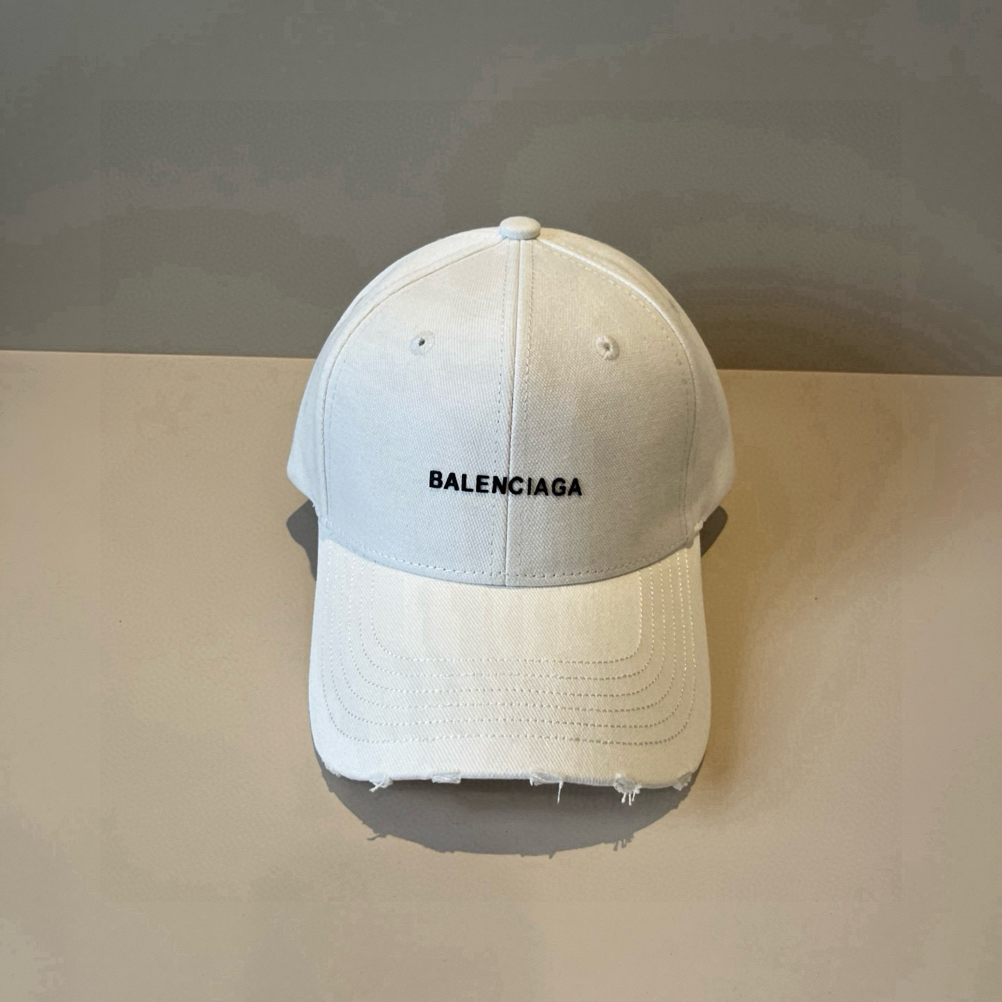  BALENCIAGA巴黎世家新款logo棒球帽，很酷的色系，男女佩戴都有不同style，第一批抢先出货