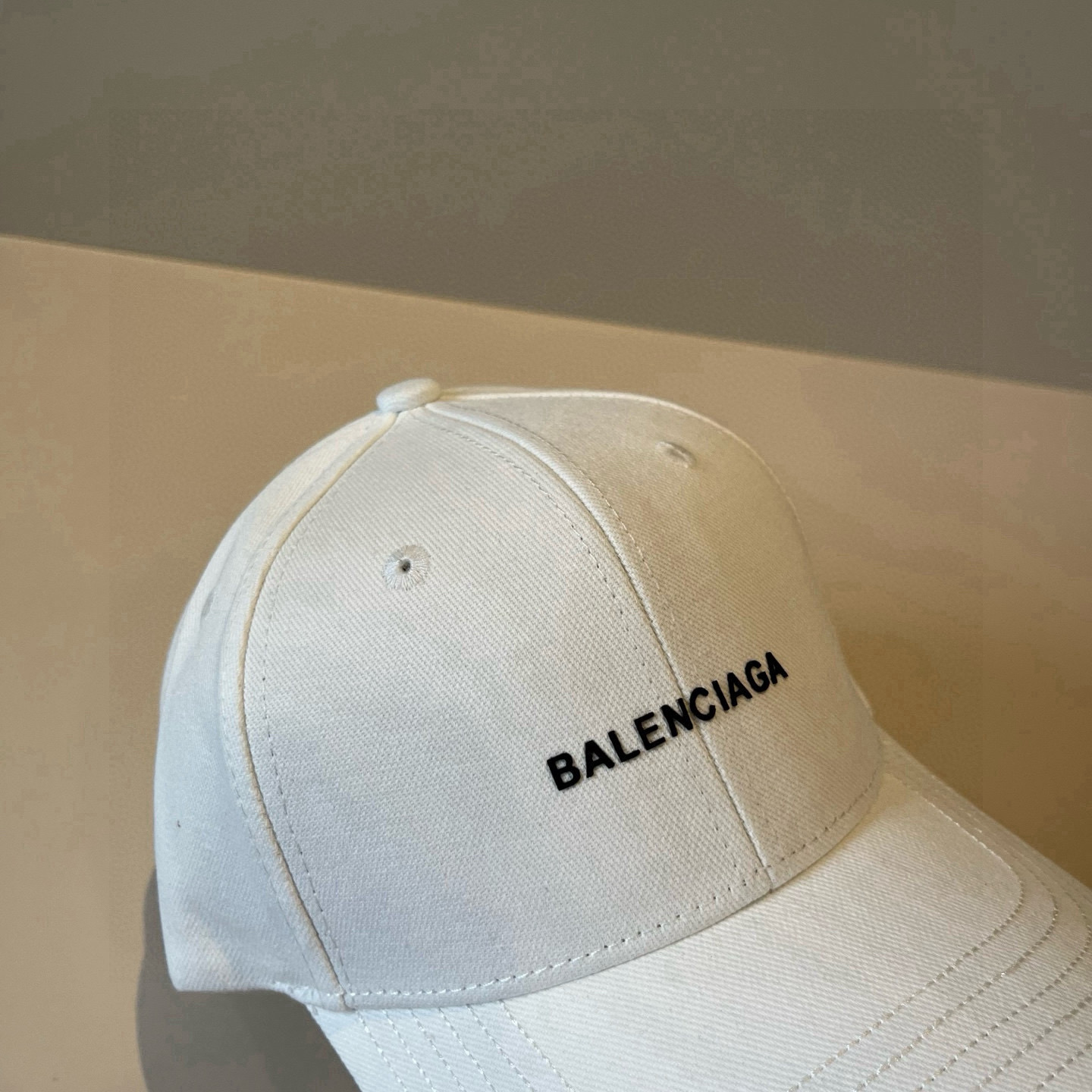  BALENCIAGA巴黎世家新款logo棒球帽，很酷的色系，男女佩戴都有不同style，第一批抢先出货