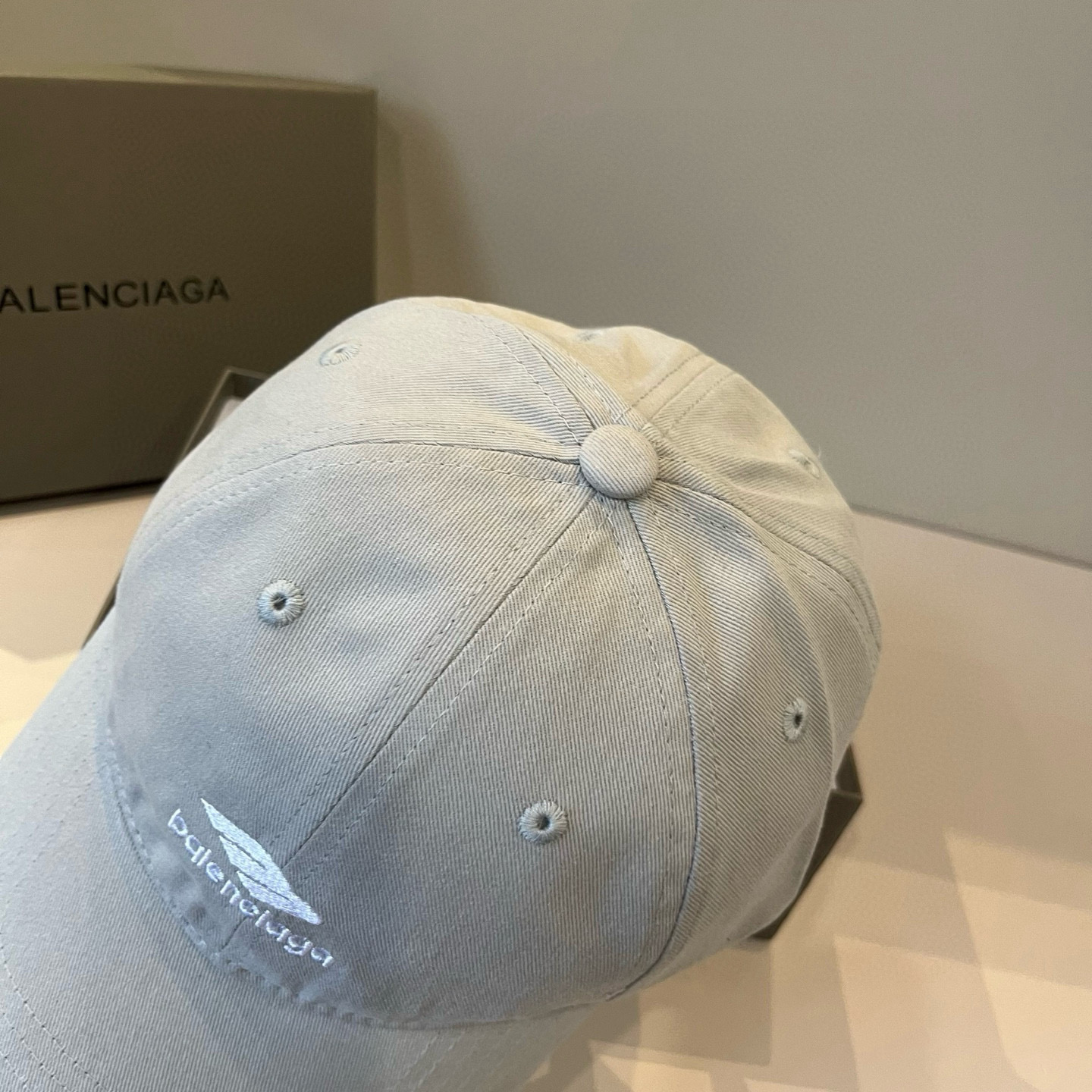  BALENCIAGA巴黎世家新款logo棒球帽，很酷的色系，男女佩戴都有不同style，第一批抢先出货