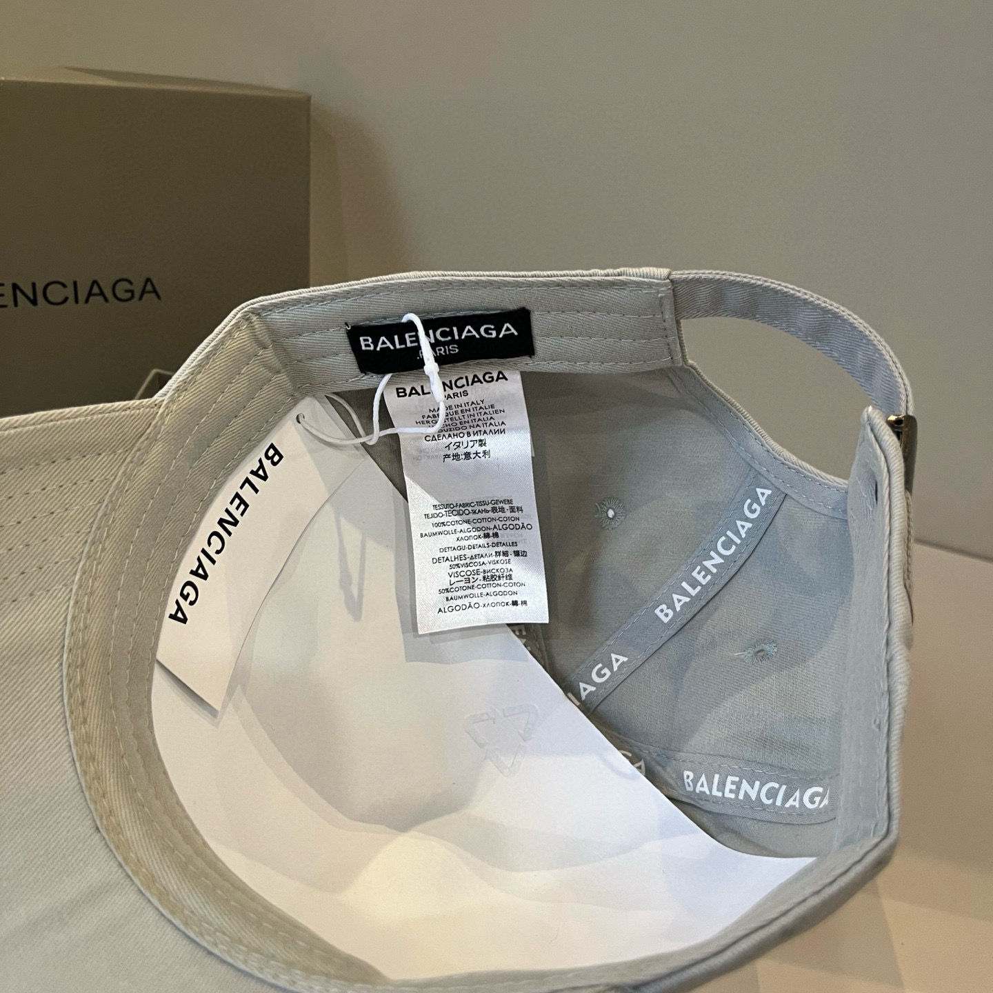  BALENCIAGA巴黎世家新款logo棒球帽，很酷的色系，男女佩戴都有不同style，第一批抢先出货