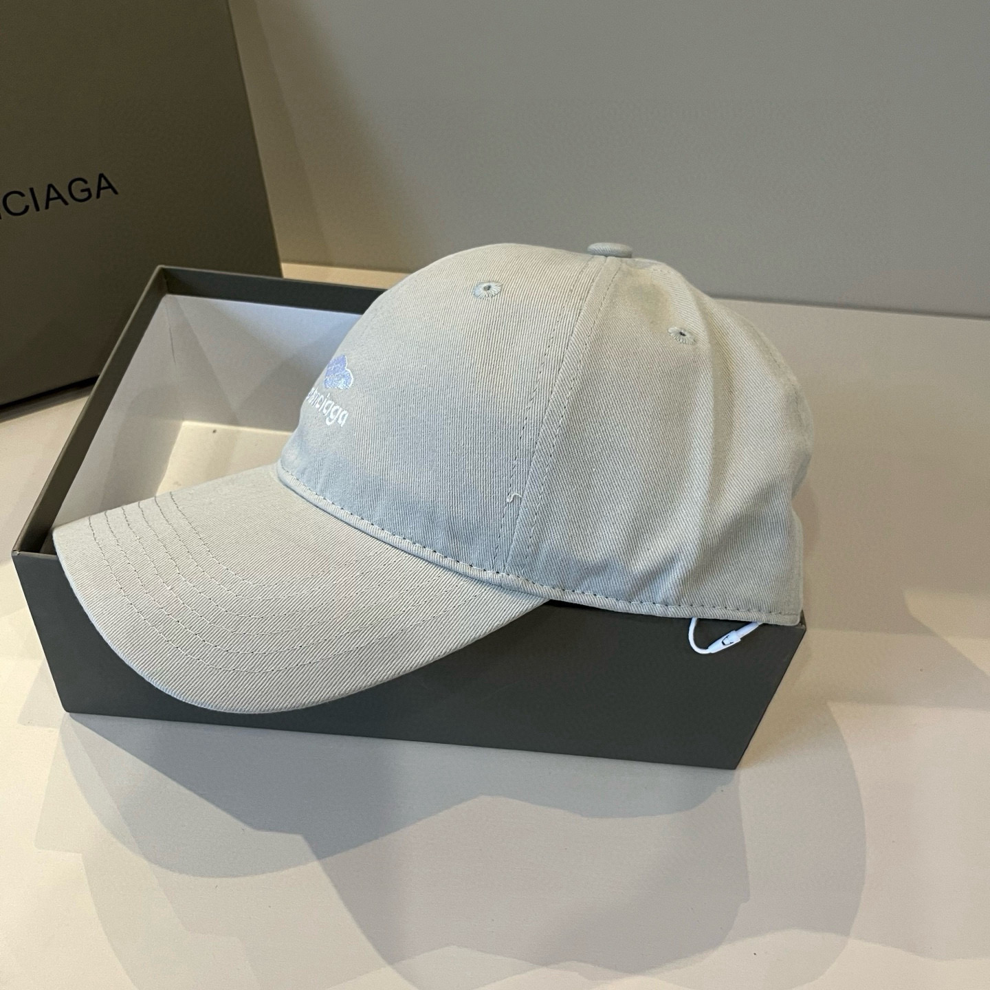  BALENCIAGA巴黎世家新款logo棒球帽，很酷的色系，男女佩戴都有不同style，第一批抢先出货